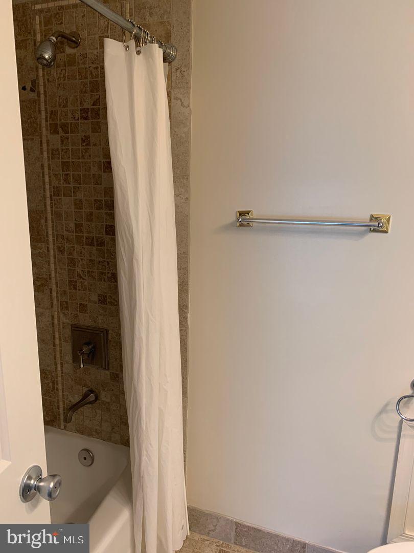 ROCKVILLE - Residential Lease