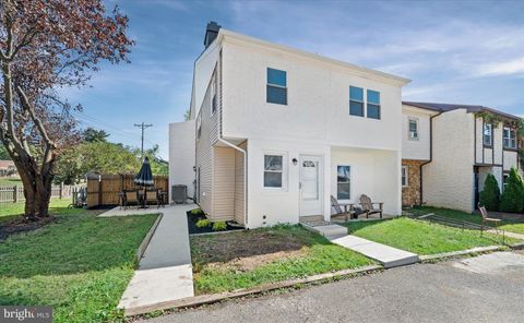 Photo of 1209 Flanders Way, NEWARK, DE 19702 (MLS # DENC2090156)