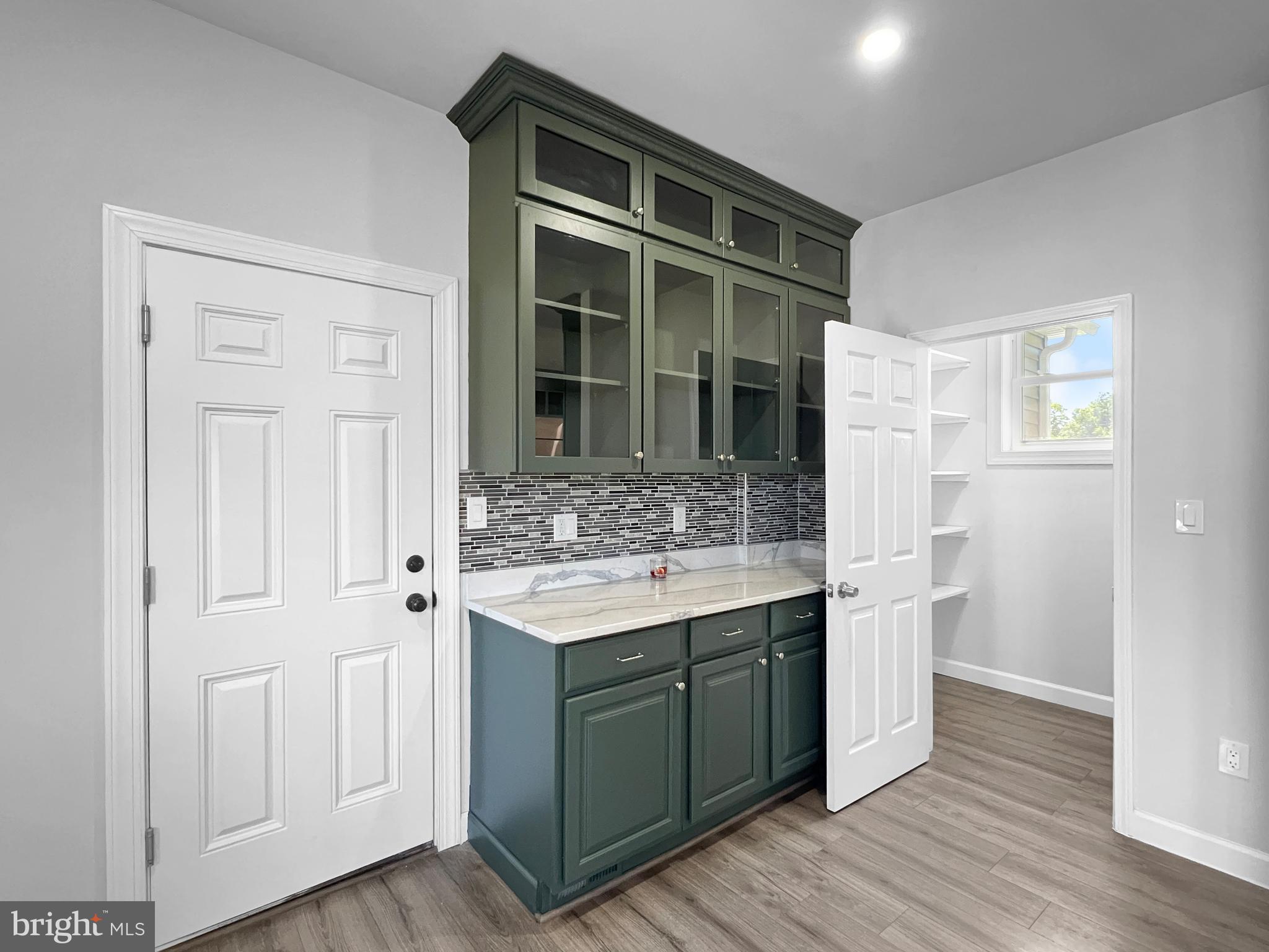 WALNUT HILLS - Residential