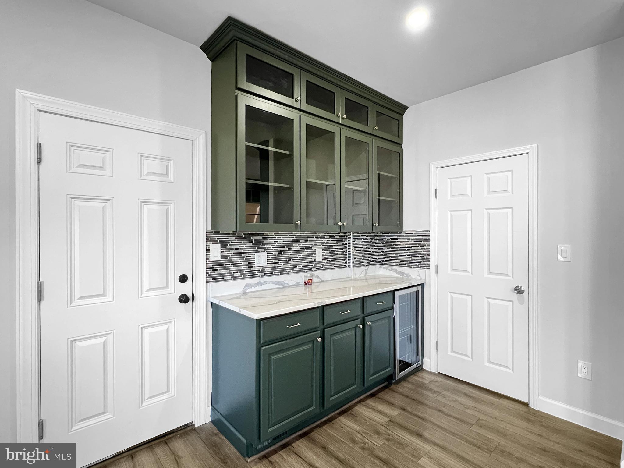 WALNUT HILLS - Residential