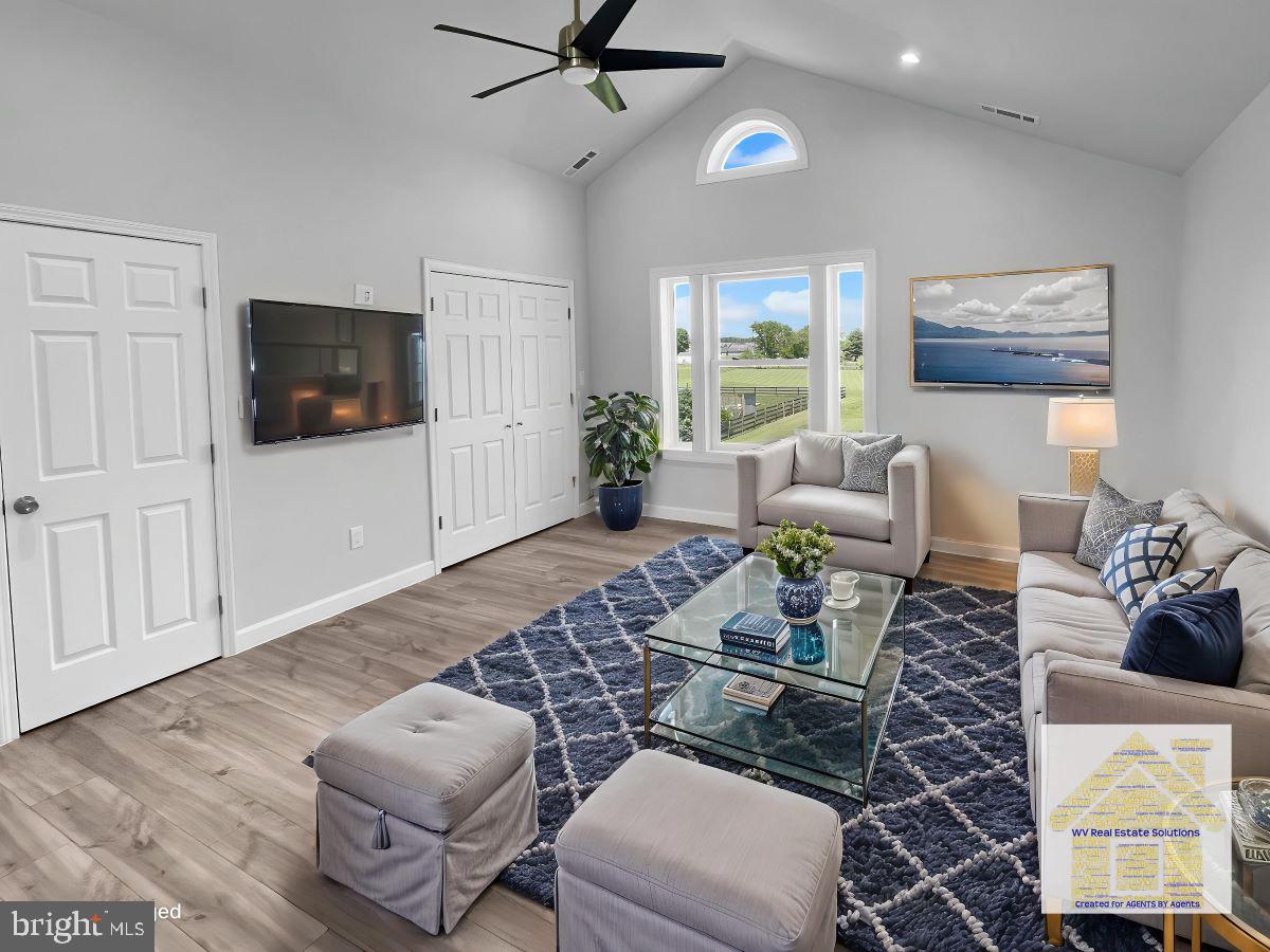 WALNUT HILLS - Residential