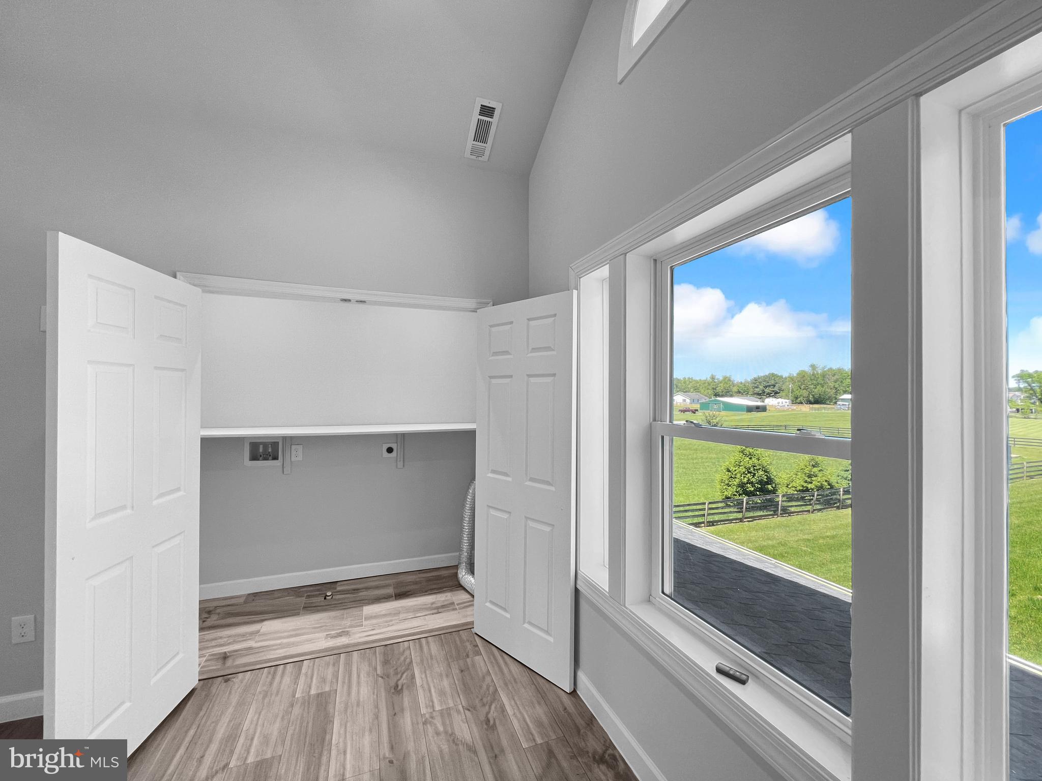 WALNUT HILLS - Residential