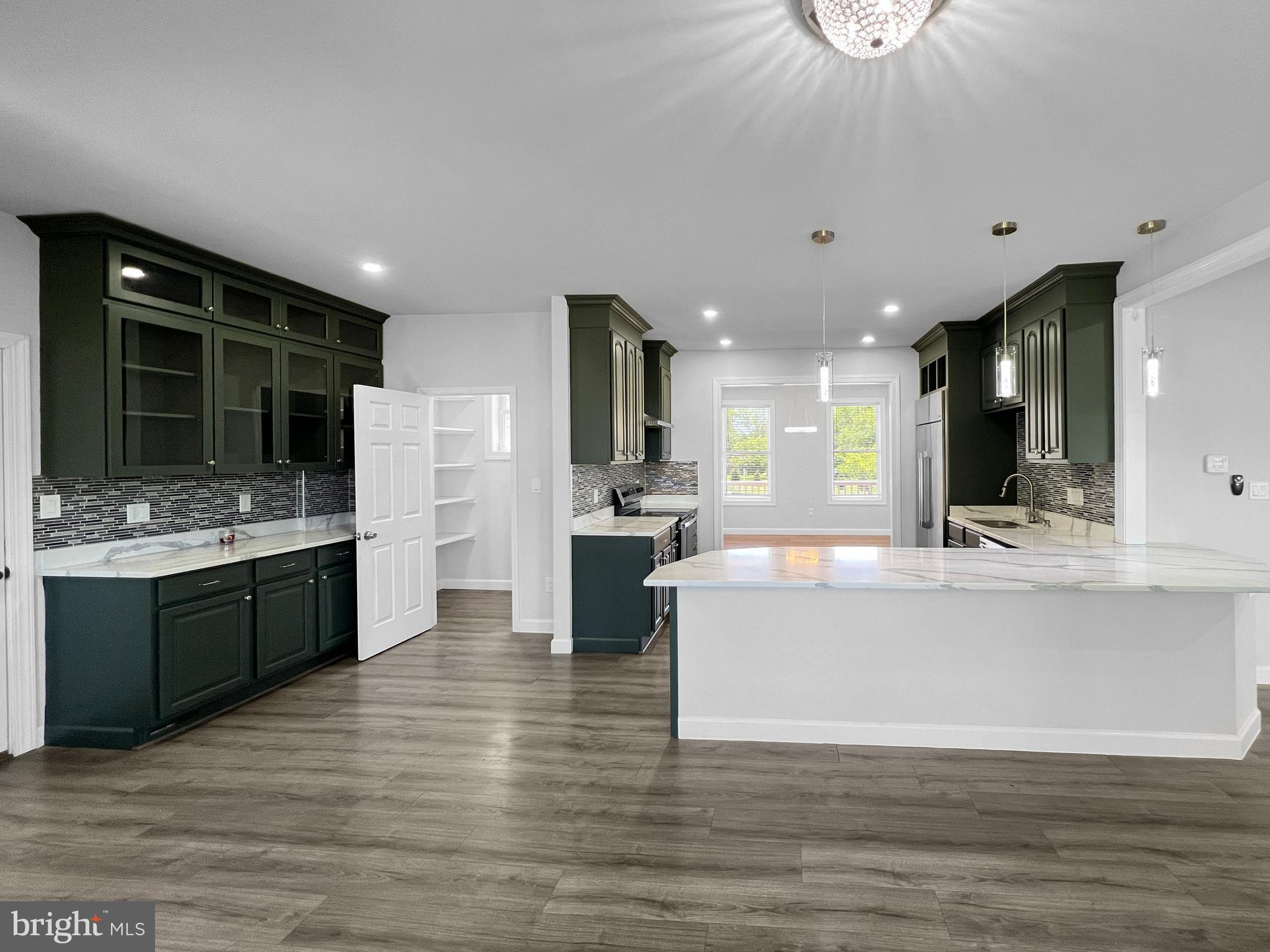 WALNUT HILLS - Residential