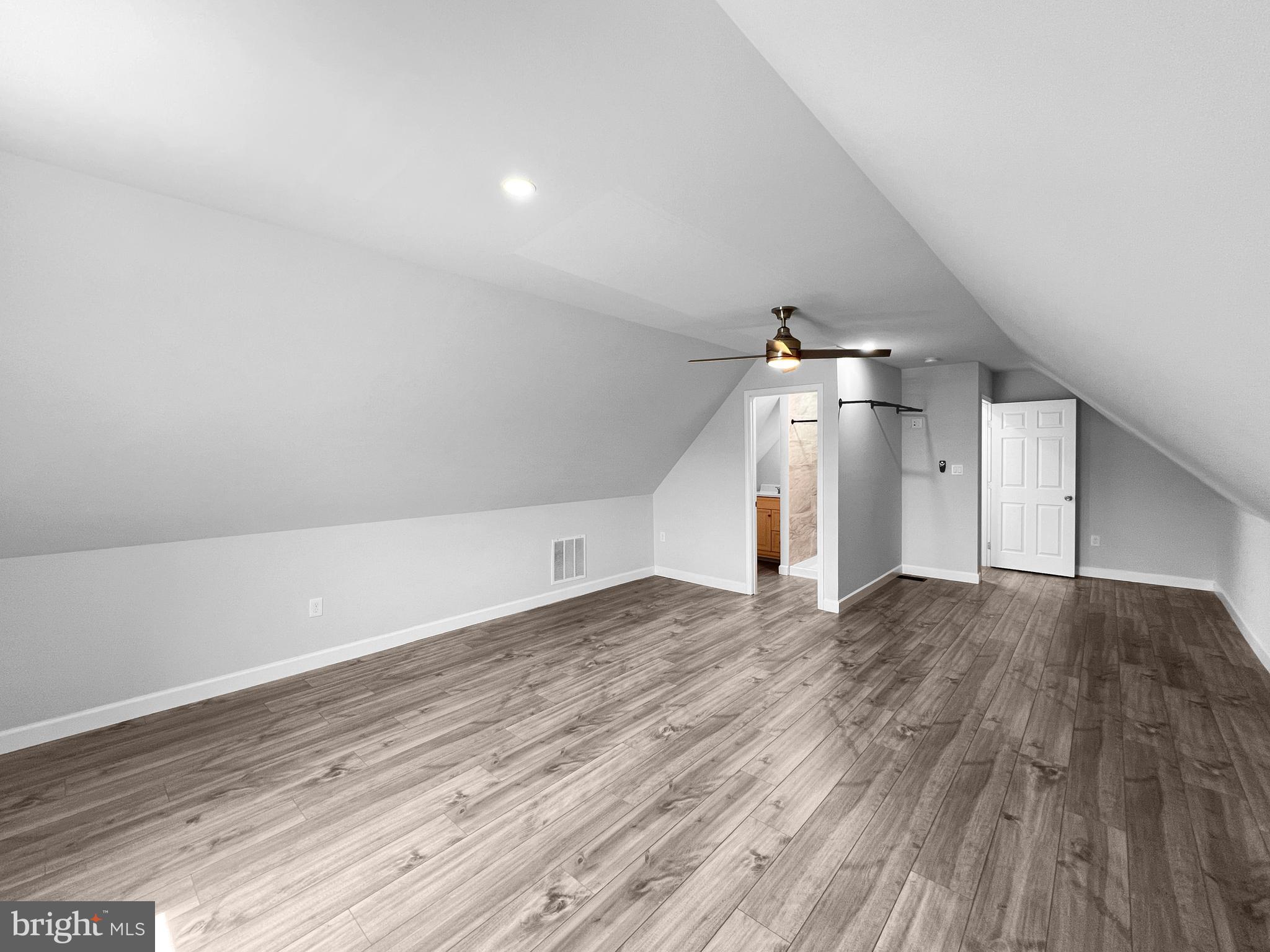 WALNUT HILLS - Residential