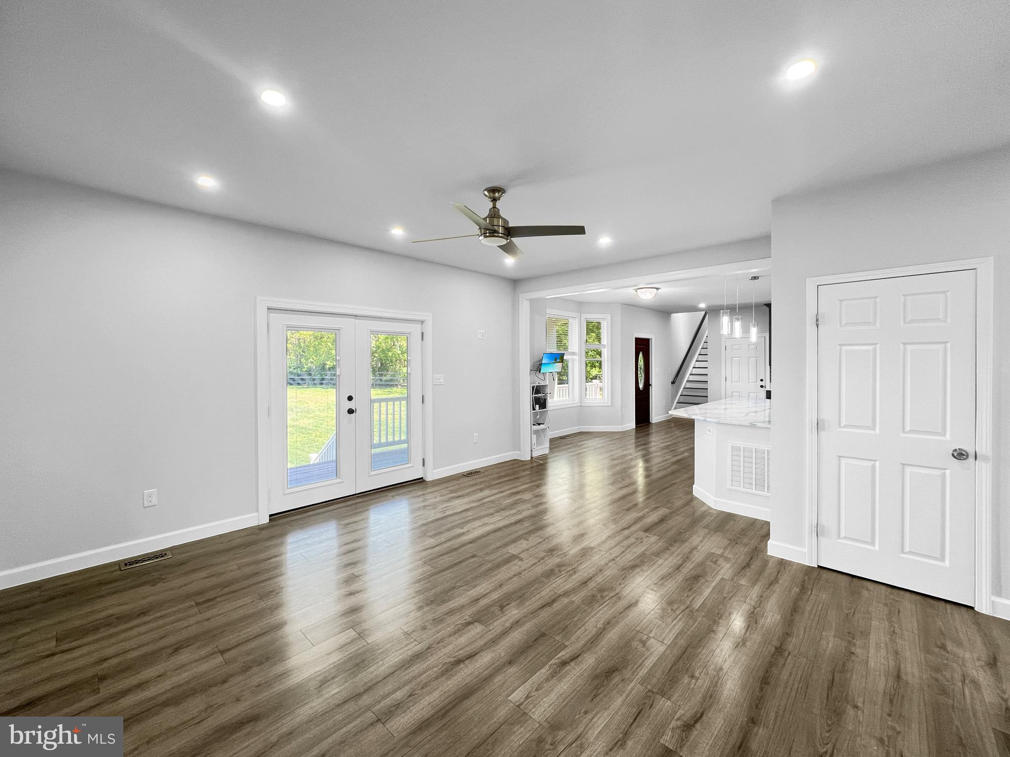 WALNUT HILLS - Residential