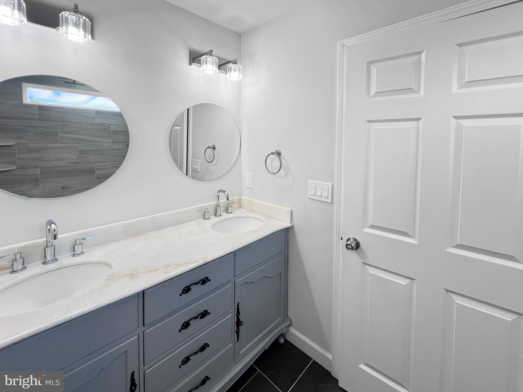 WALNUT HILLS - Residential