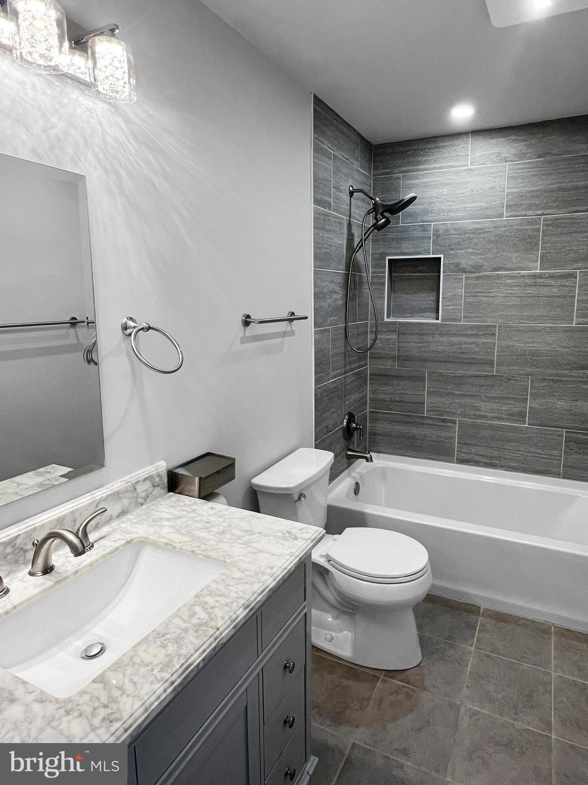 WALNUT HILLS - Residential