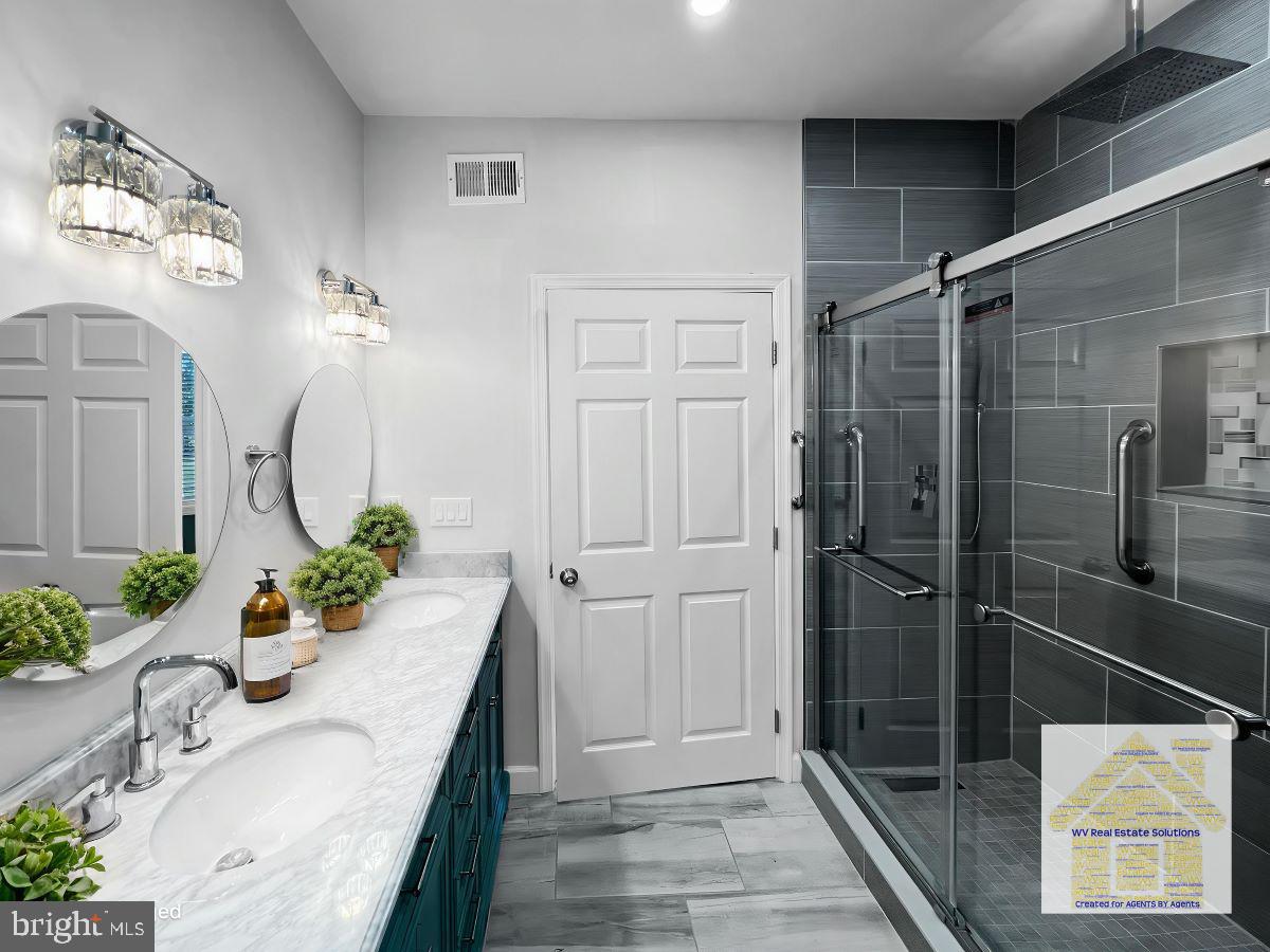 WALNUT HILLS - Residential