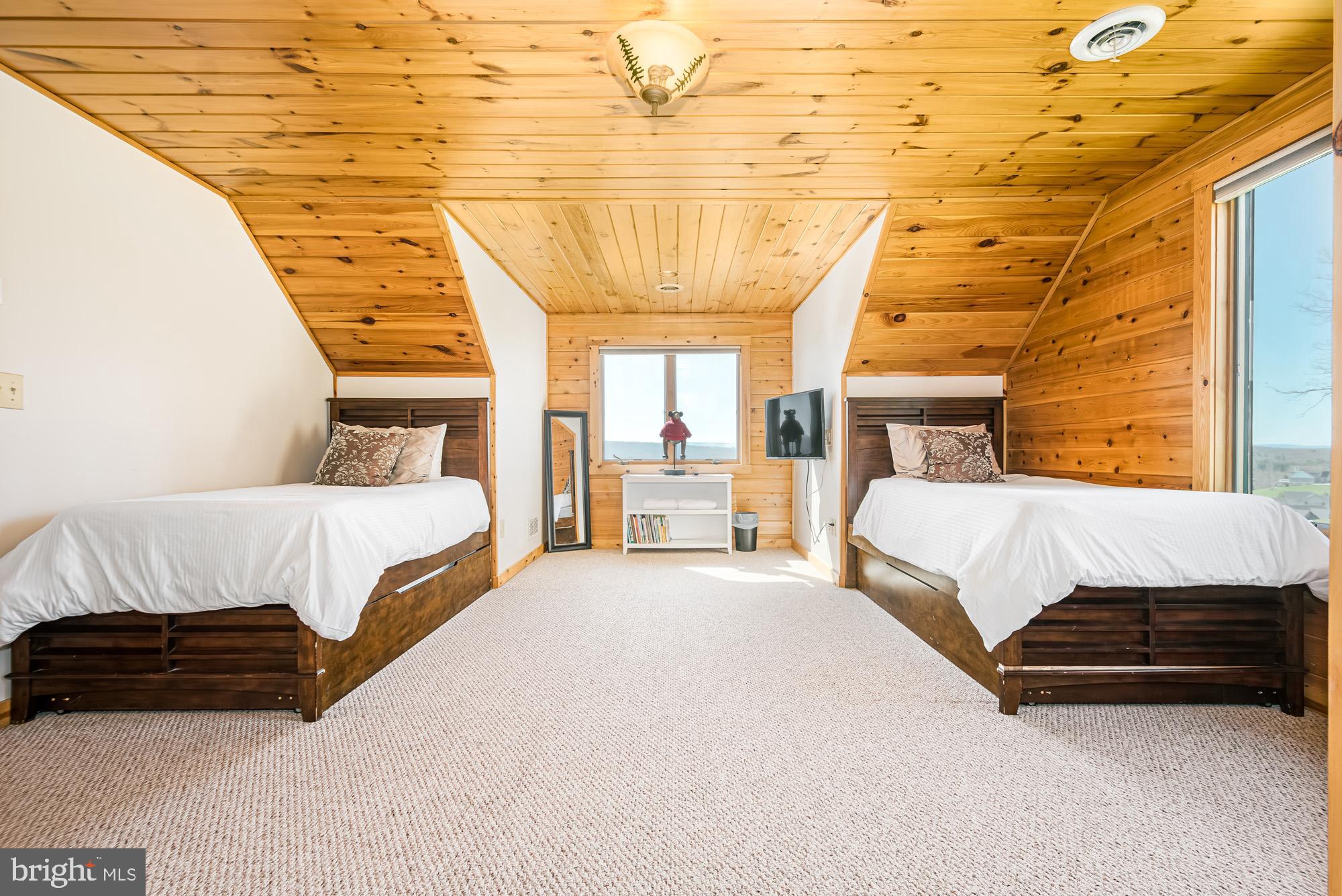 VISTAS OF WATERFRONT GREENS - Residential