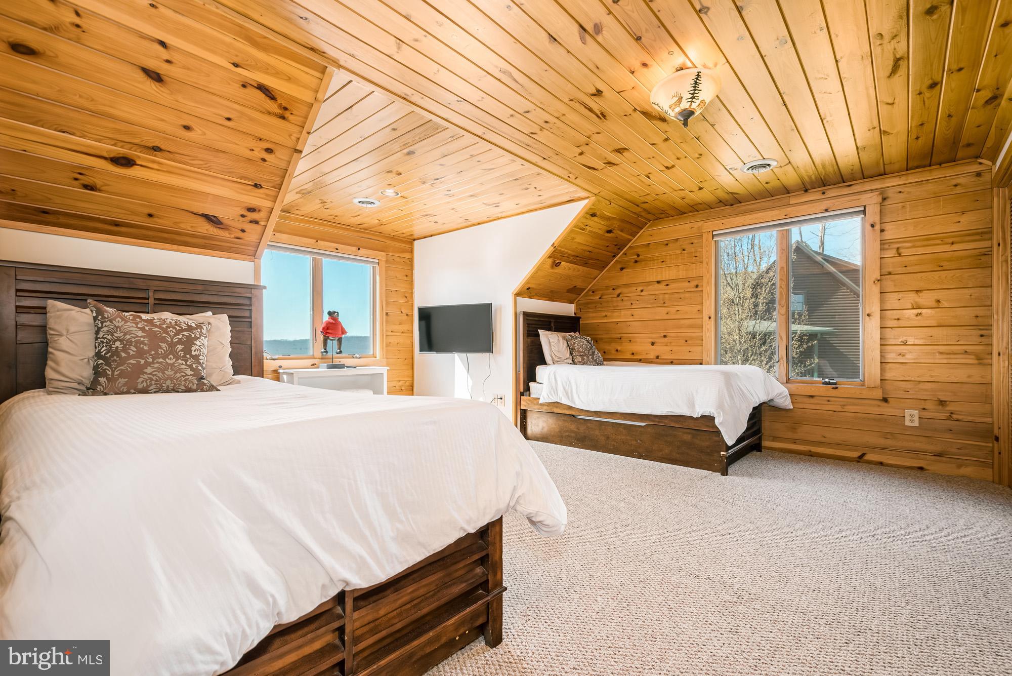 VISTAS OF WATERFRONT GREENS - Residential