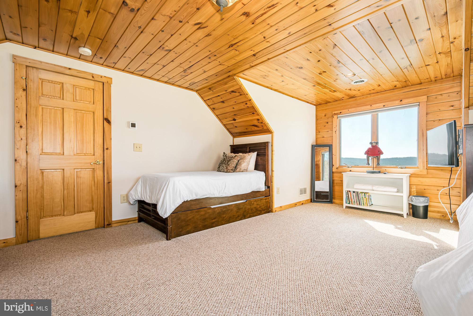 VISTAS OF WATERFRONT GREENS - Residential