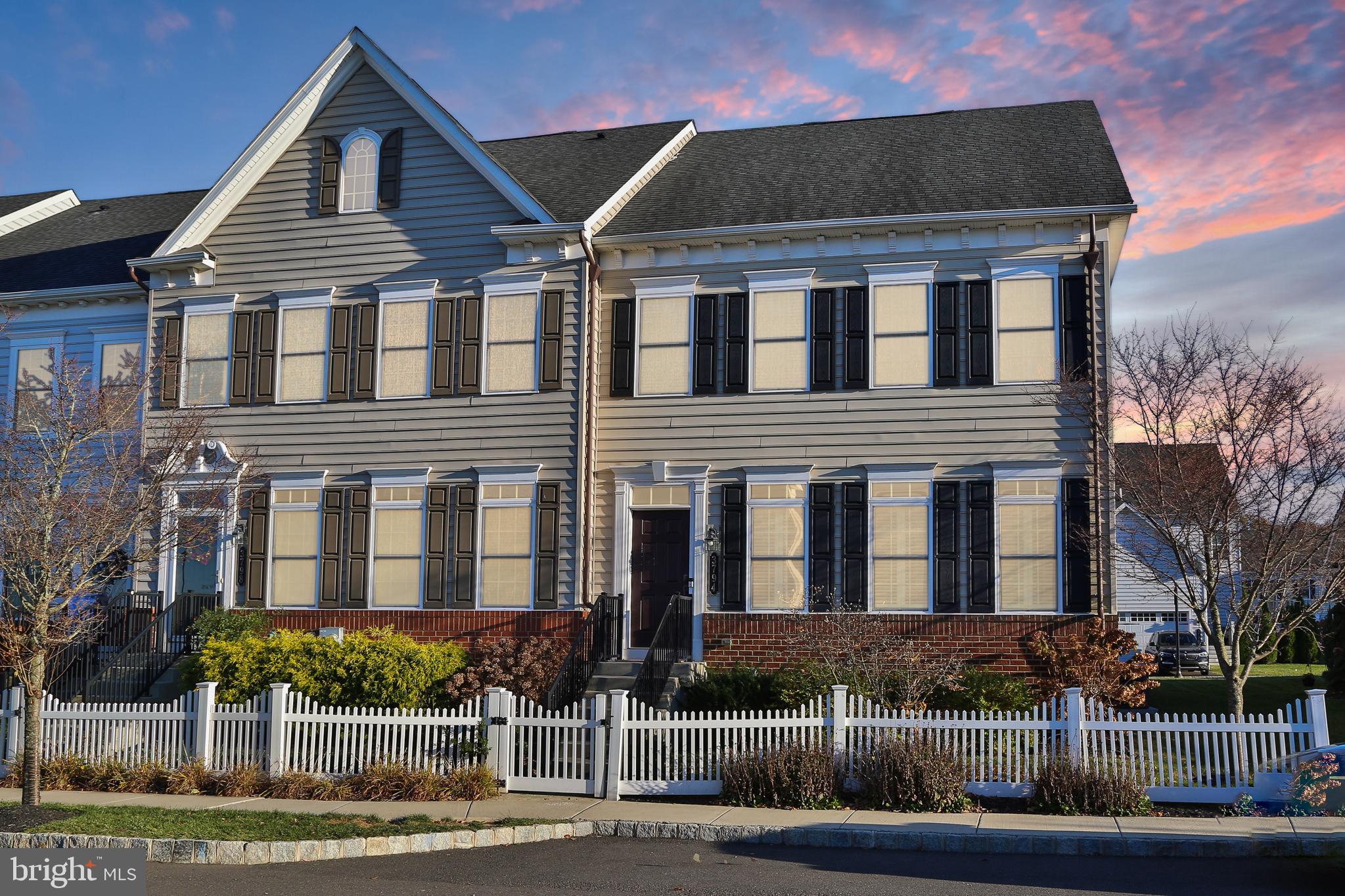 CARRIAGE HILL - Residential Lease