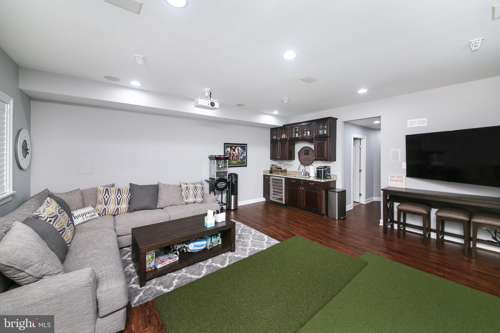 CARRIAGE HILL - Residential Lease