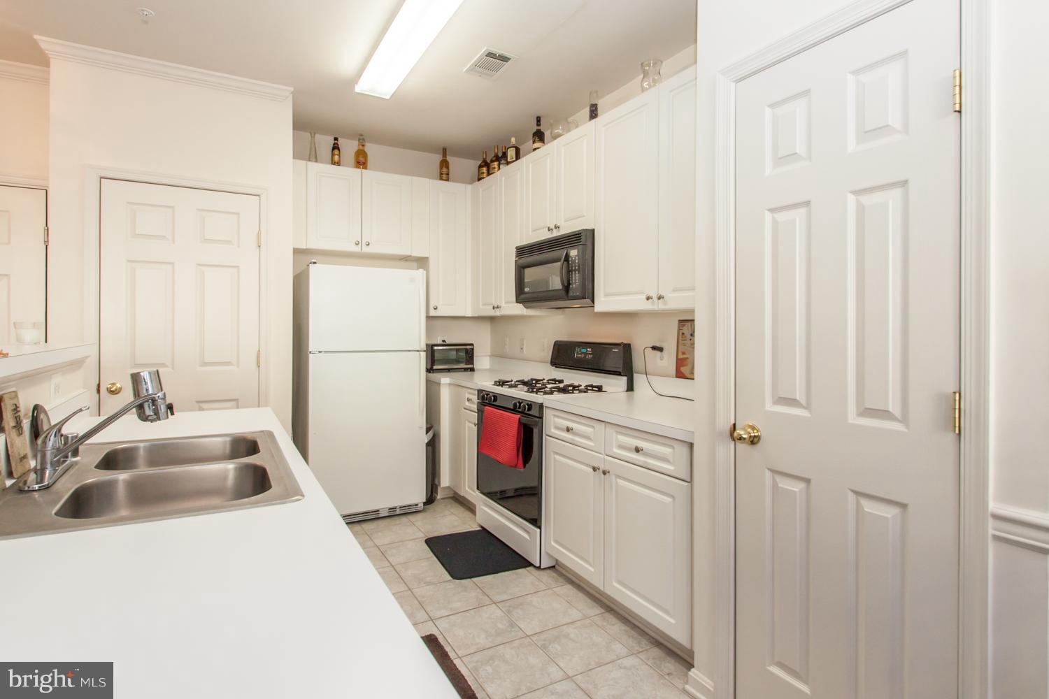 WESTBRIAR PLAZA - Residential Lease