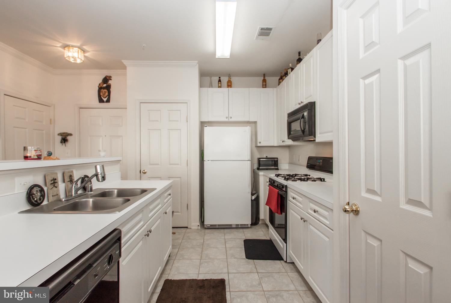 WESTBRIAR PLAZA - Residential Lease