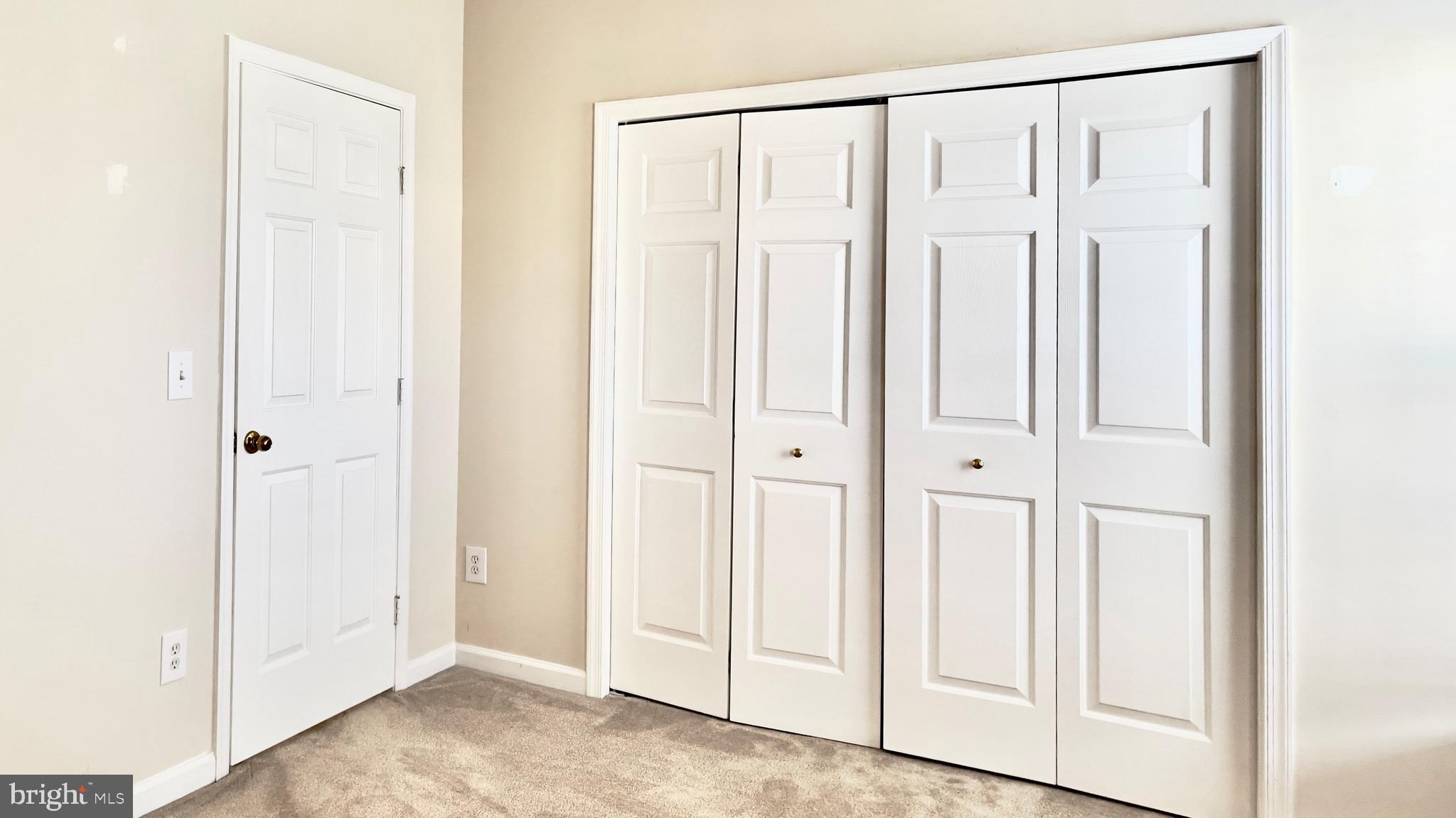 ASHBURN VILLAGE - Residential Lease