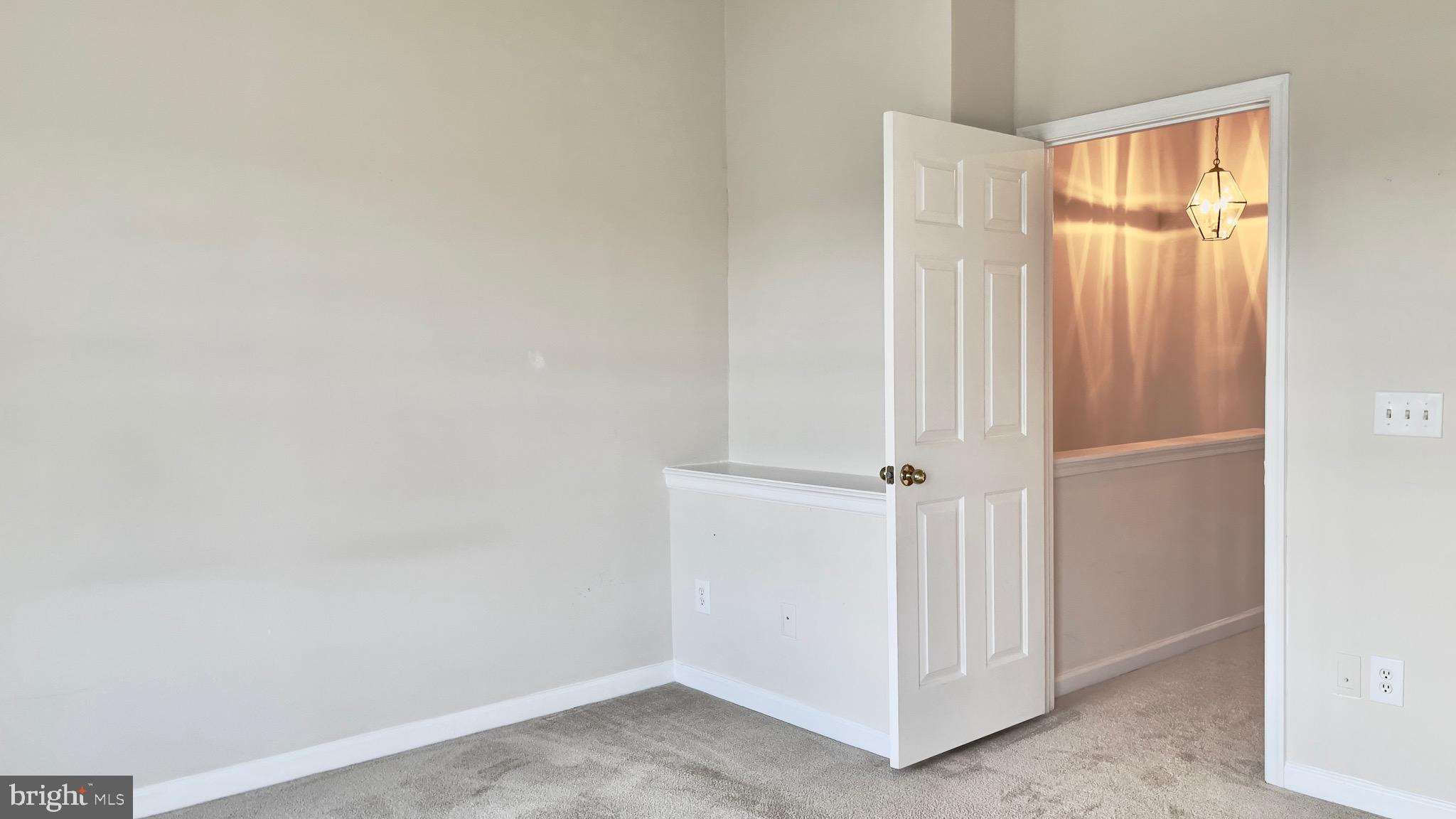 ASHBURN VILLAGE - Residential Lease