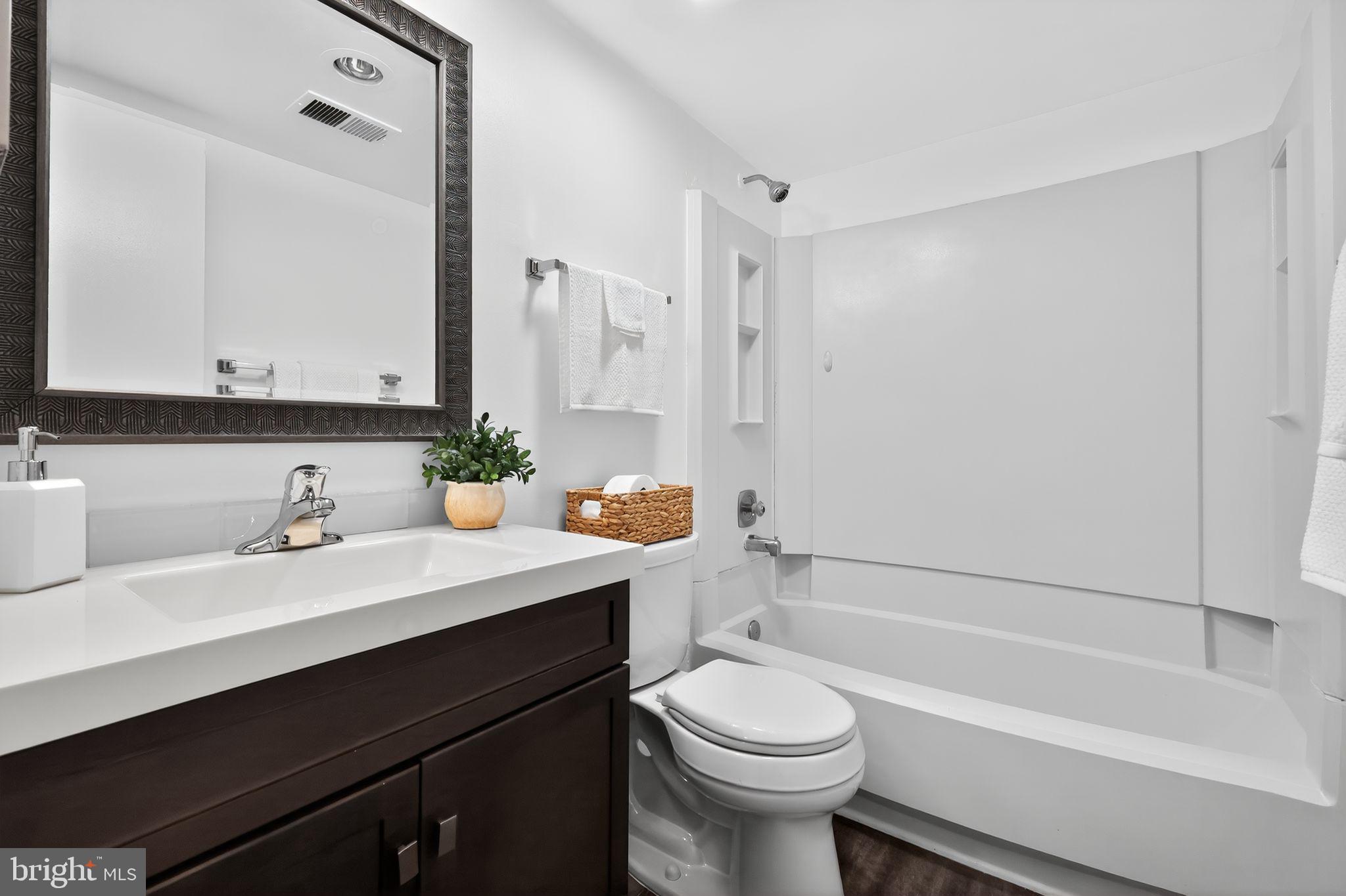 NORTH PORT - Residential Lease