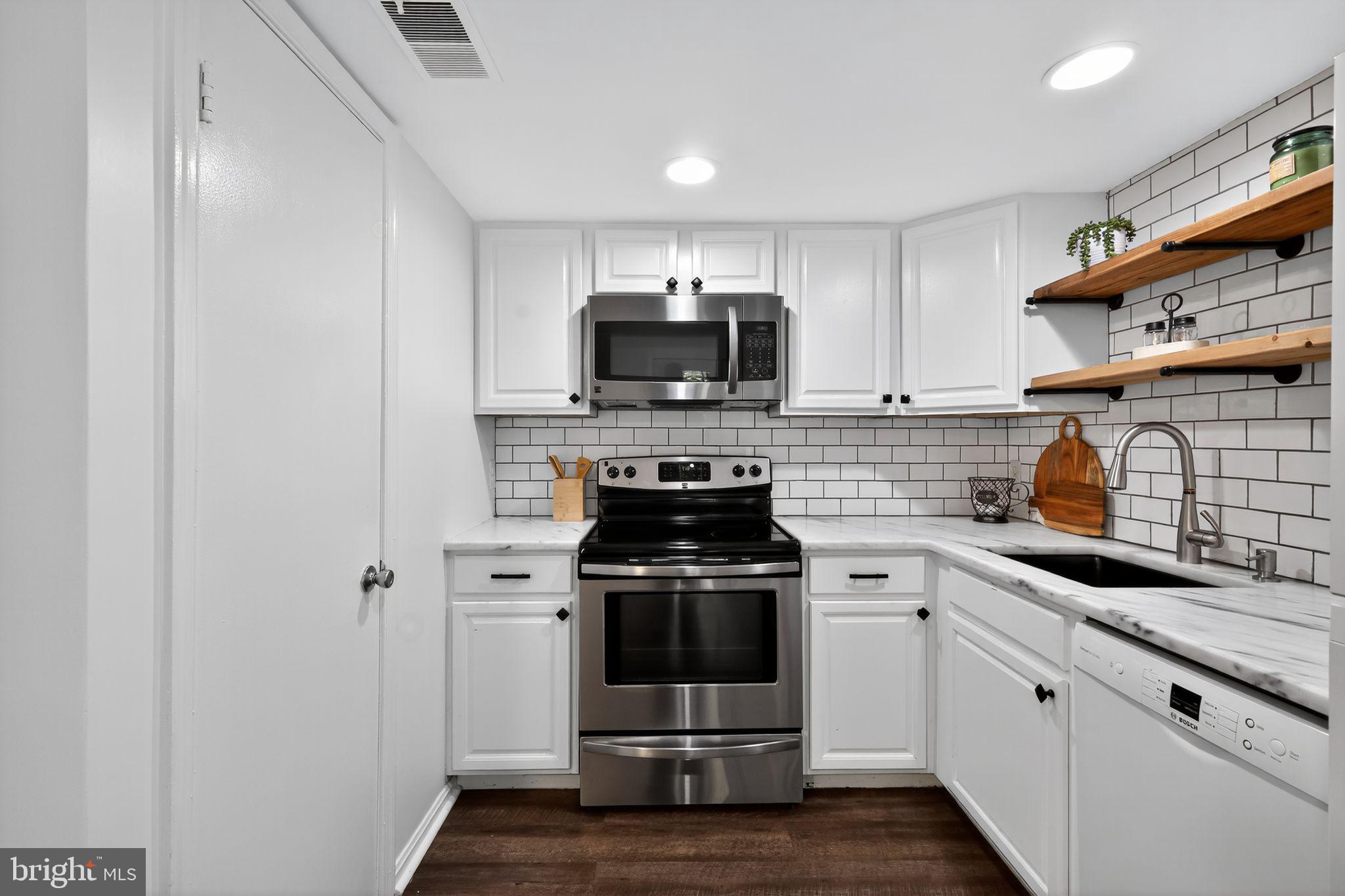 NORTH PORT - Residential Lease