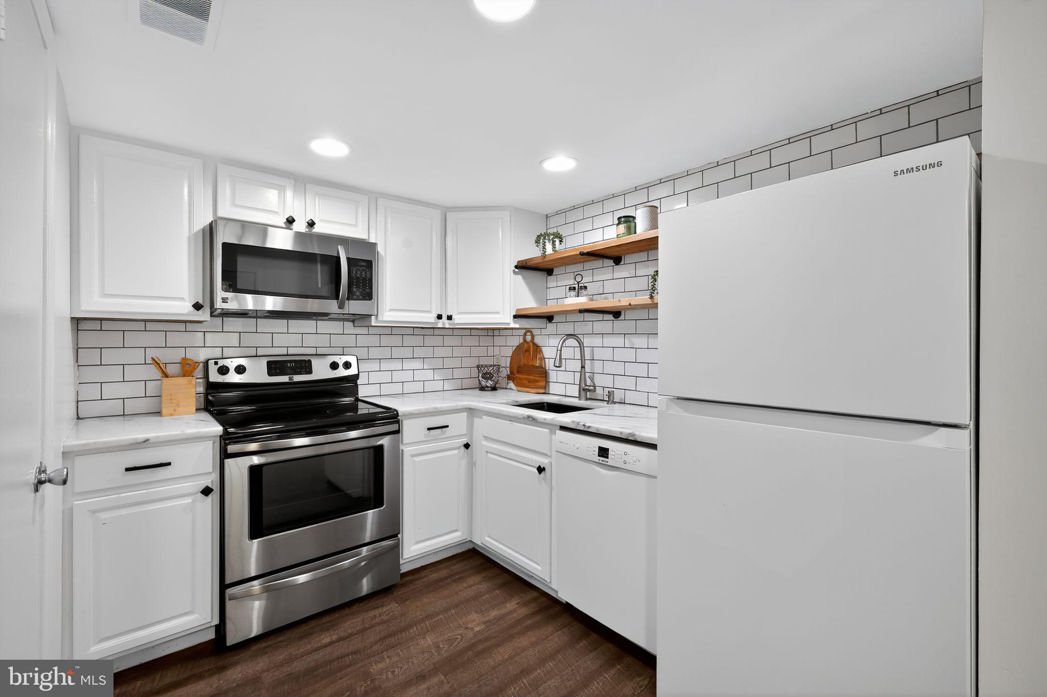 NORTH PORT - Residential Lease