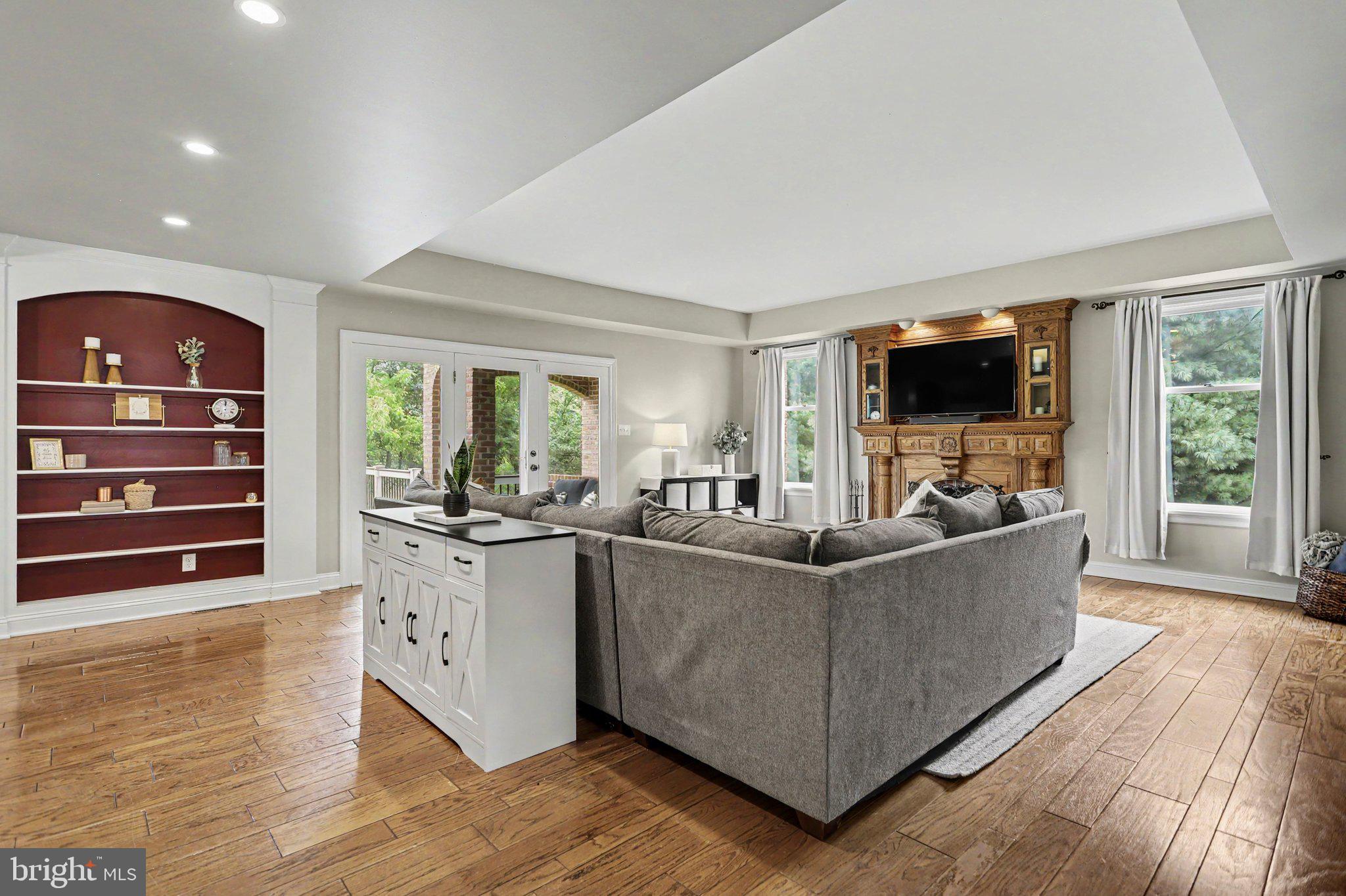 1103 TIVERTON ROAD