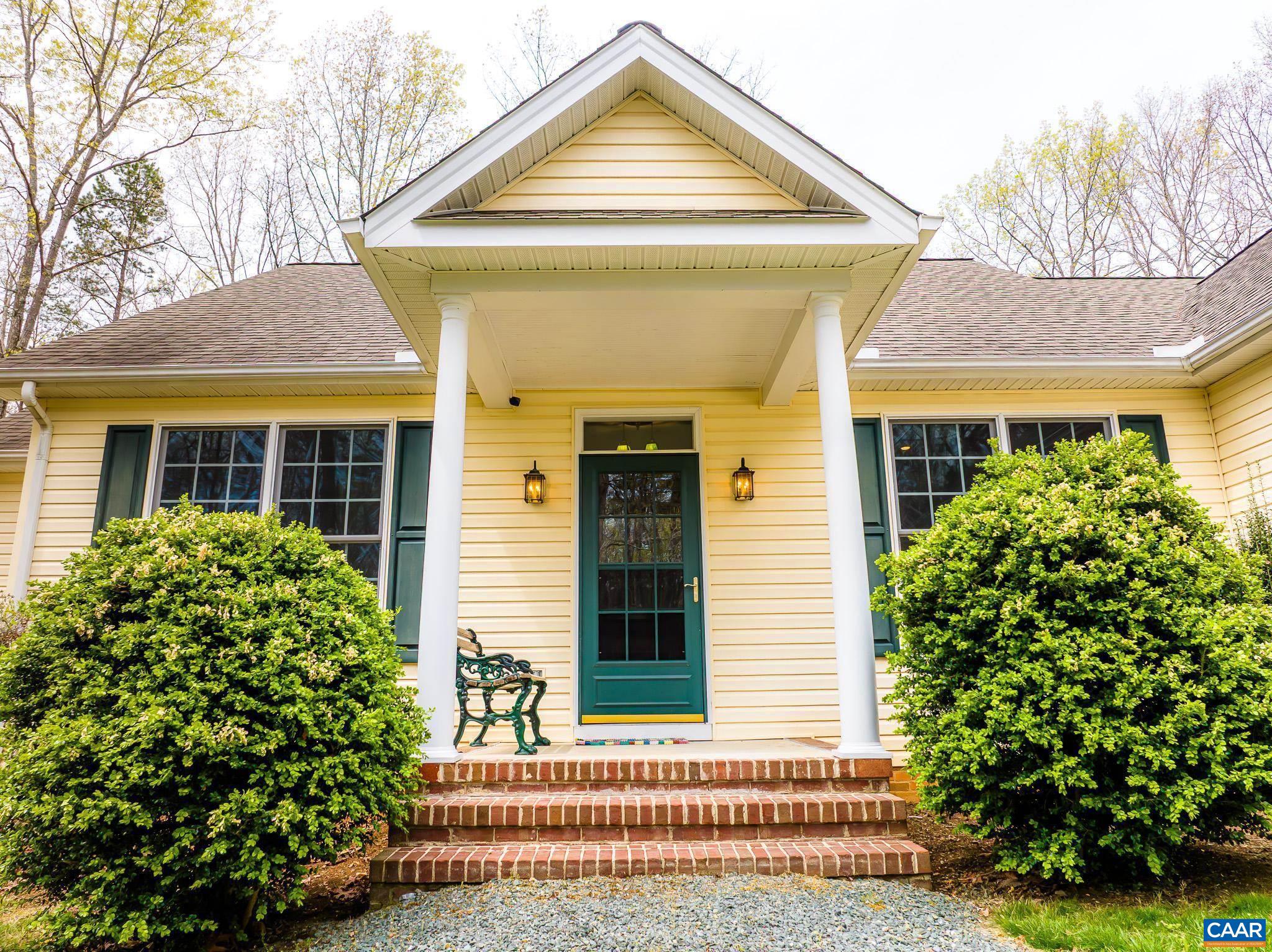 182 FOX HOLLOW LN