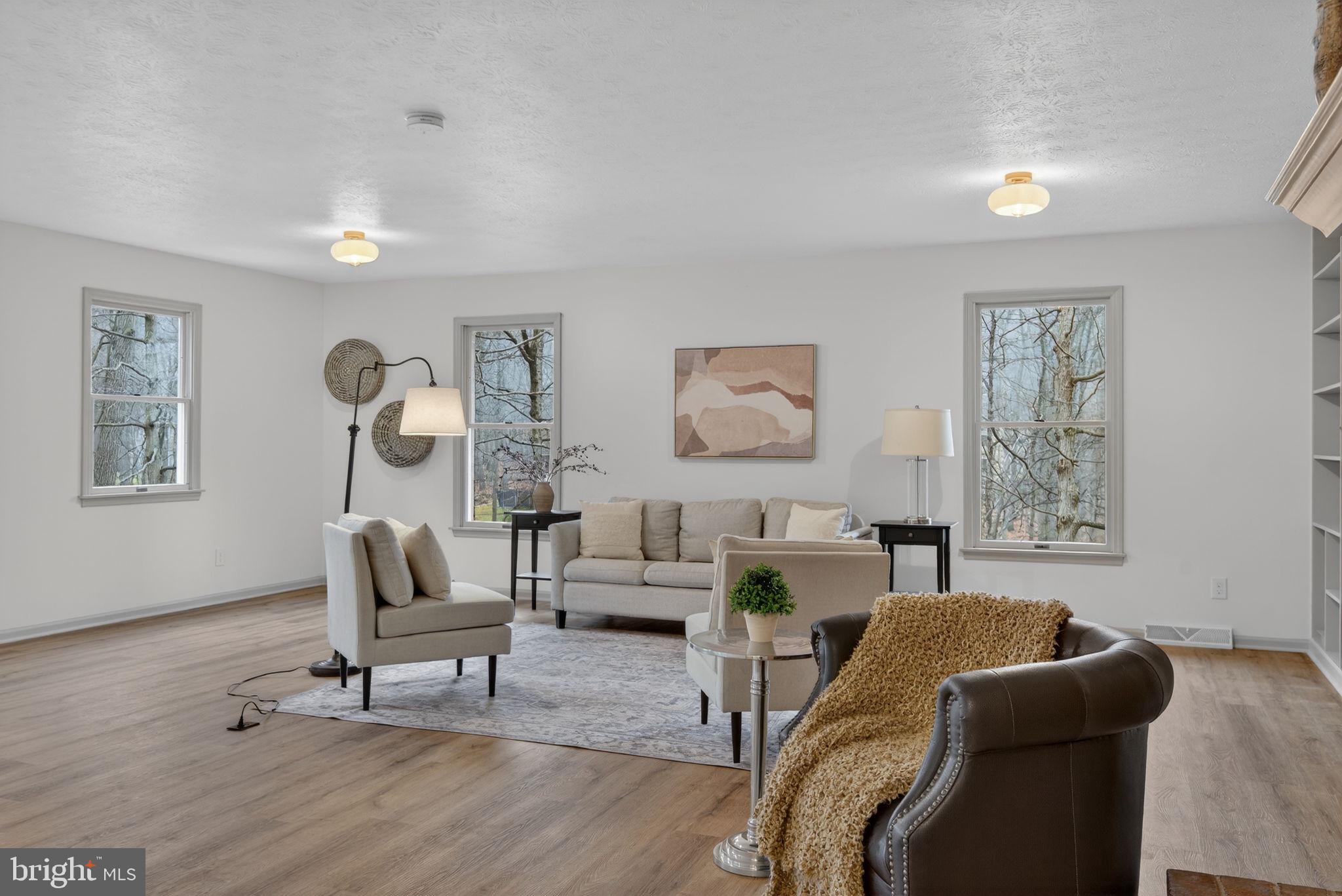 WHITE ROCK ACRES - Residential