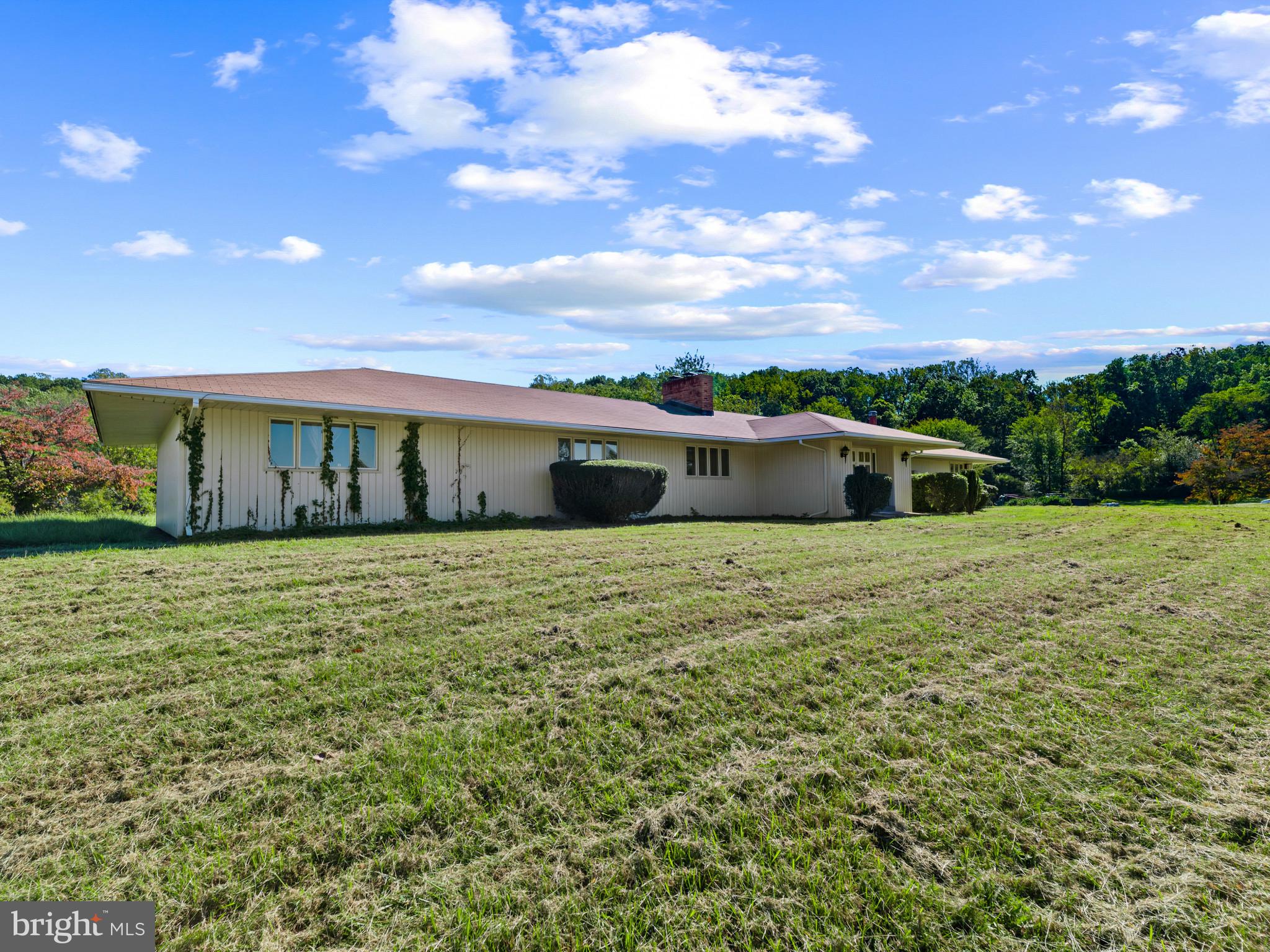 4567 LAKESIDE COURT