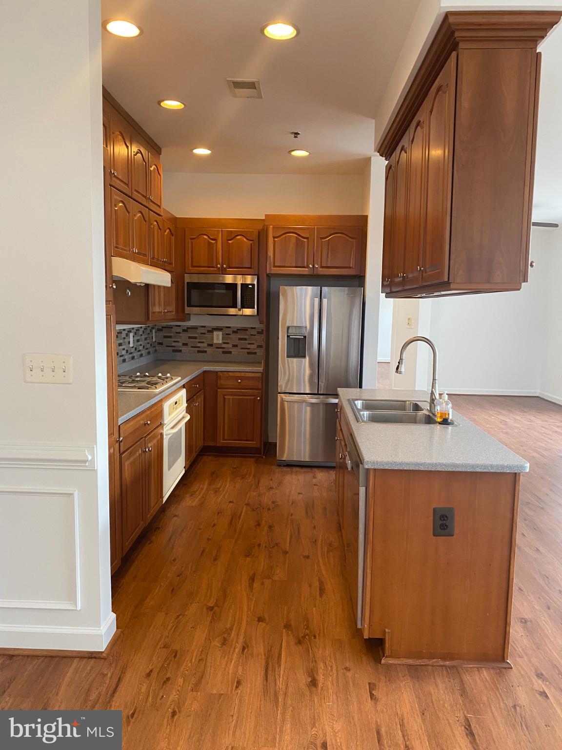 RIVER CLUB 1 AT BELMONT - Residential Lease