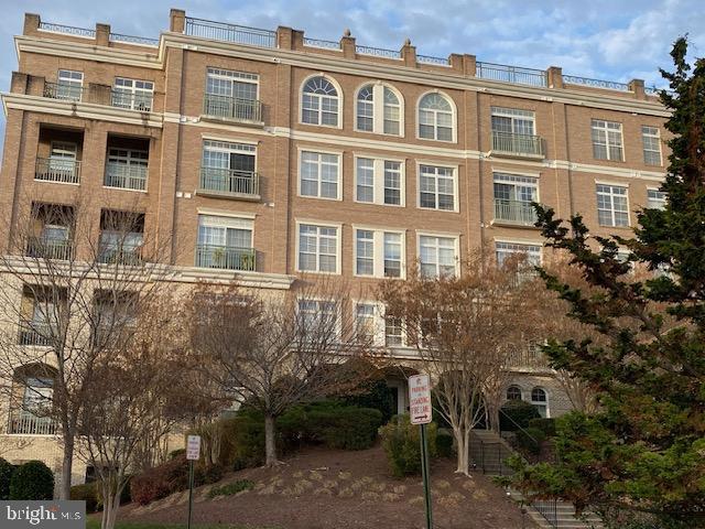 RIVER CLUB 1 AT BELMONT - Residential Lease