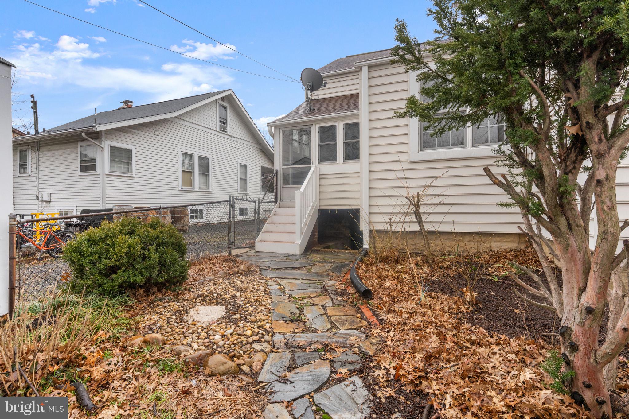 ADDISON HEIGHTS - Residential