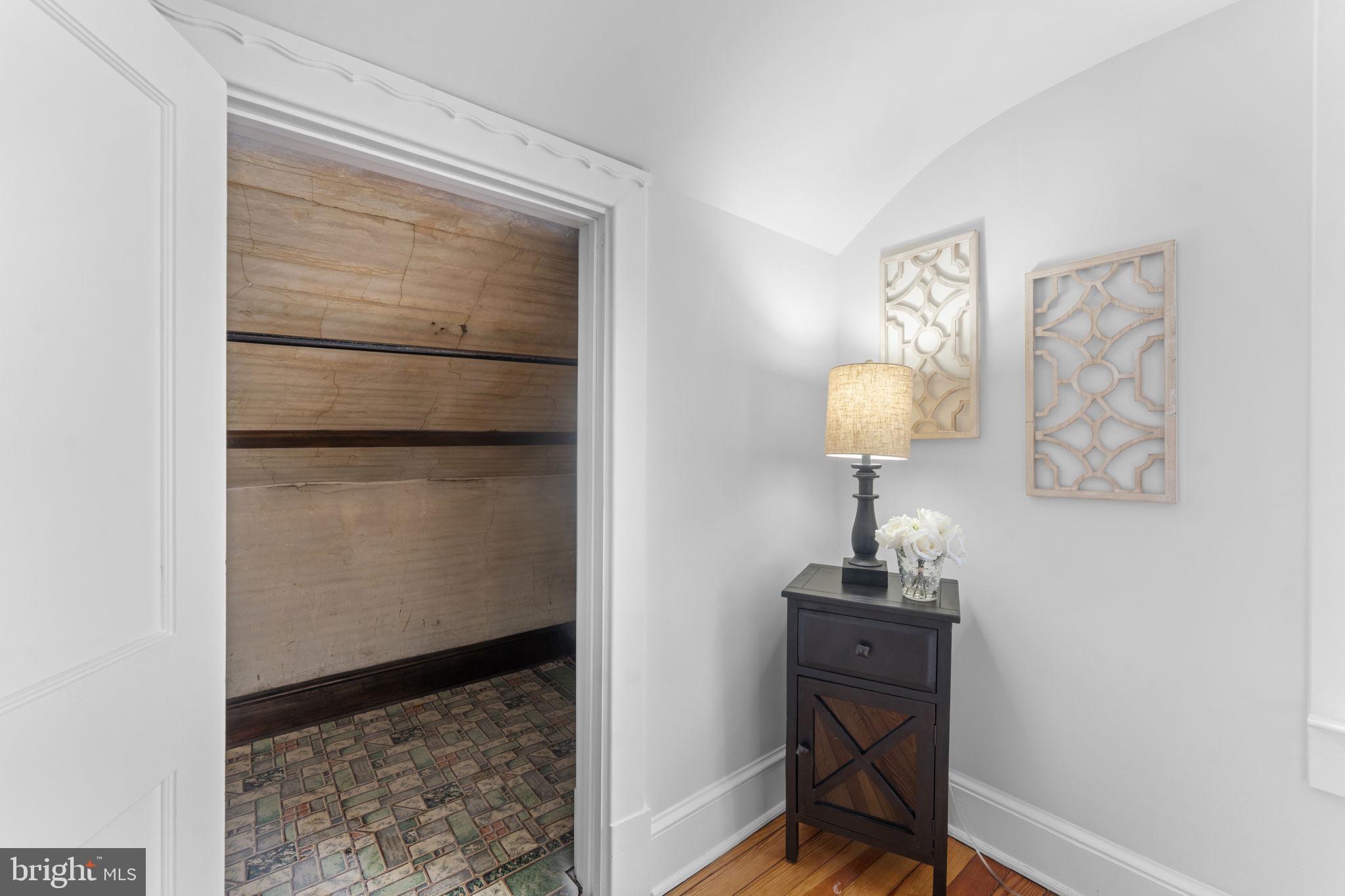 ADDISON HEIGHTS - Residential