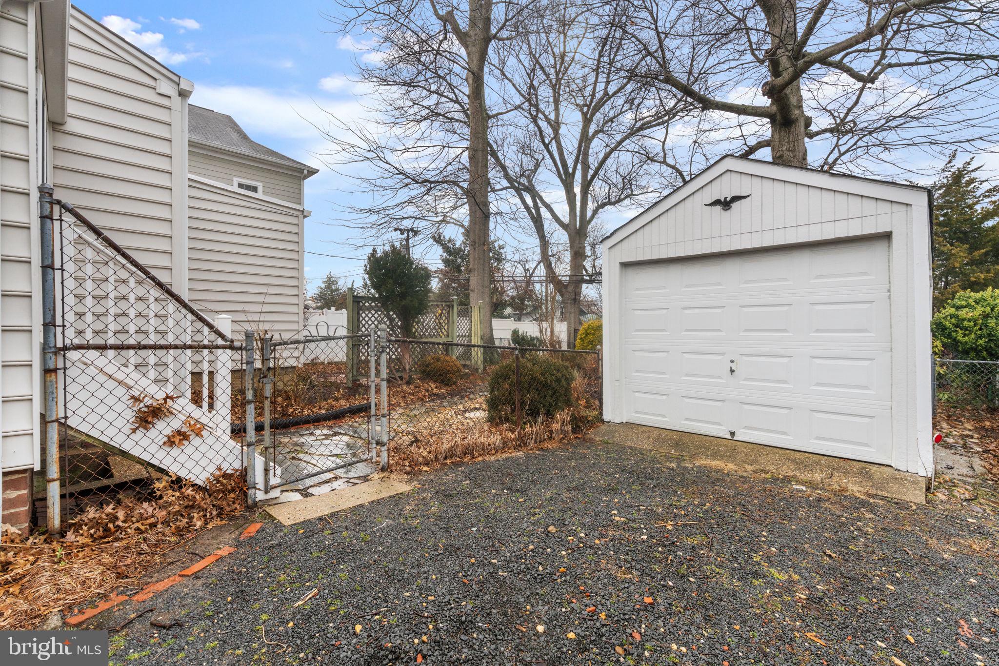 ADDISON HEIGHTS - Residential