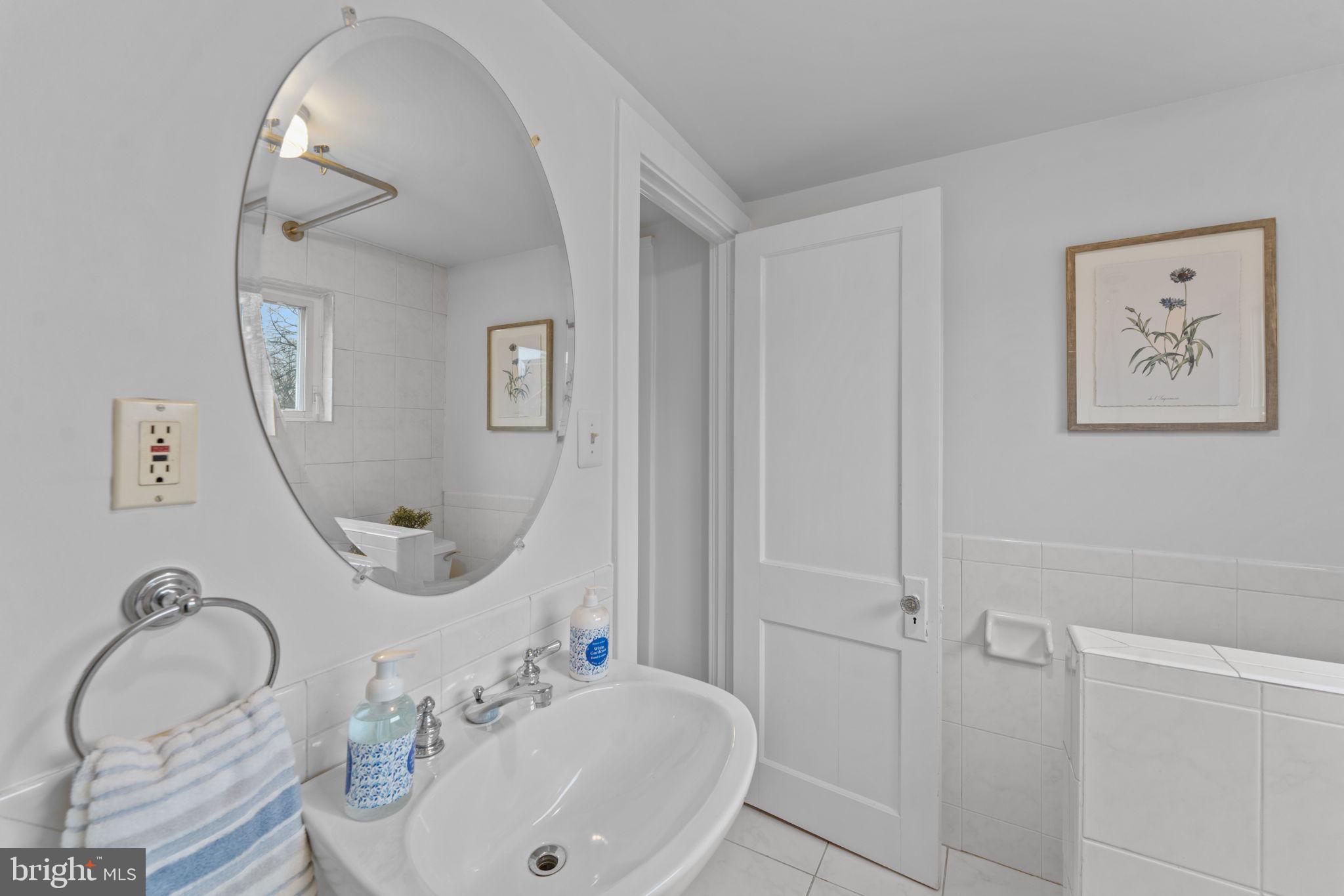 ADDISON HEIGHTS - Residential