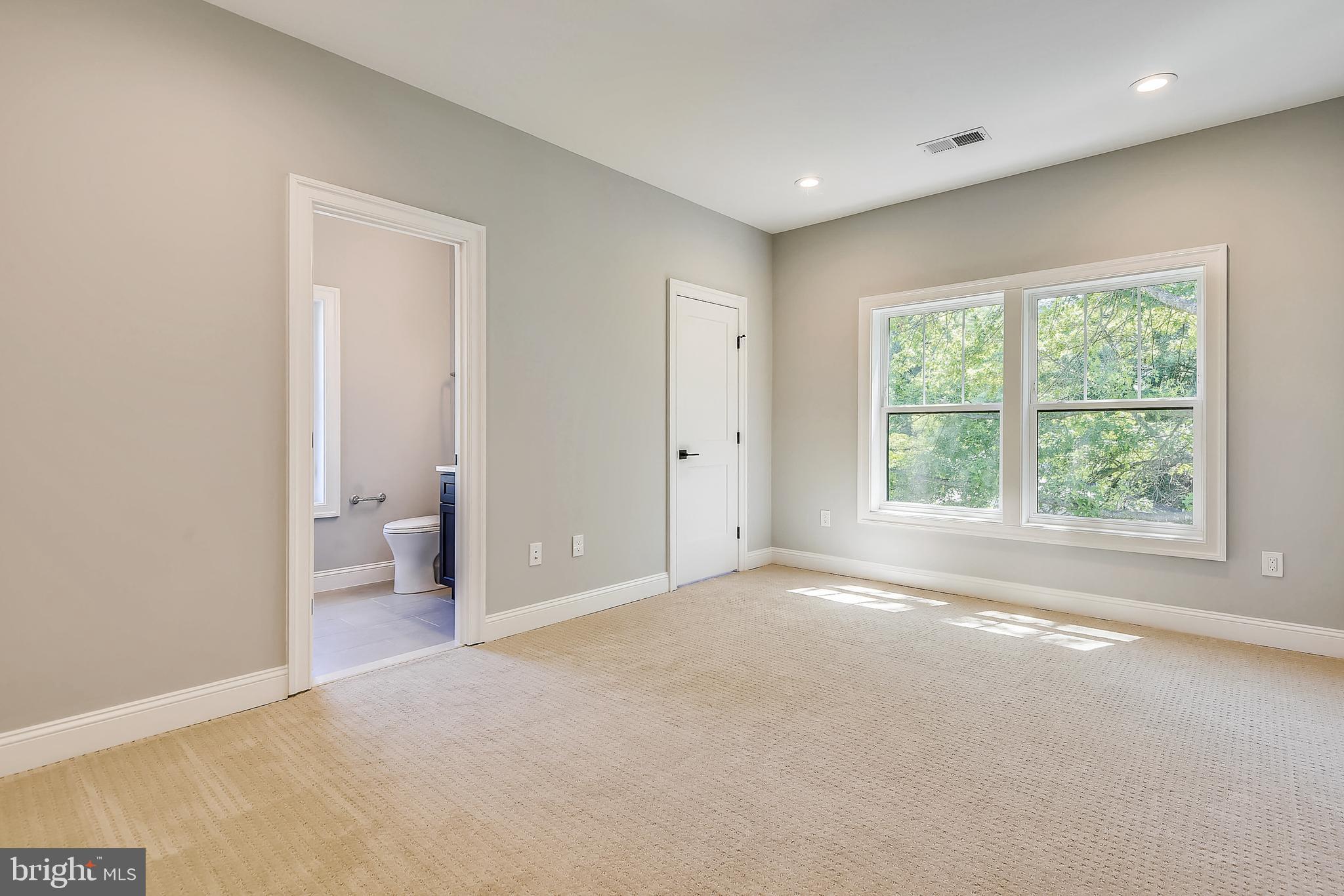 VIENNA WOODS - Residential