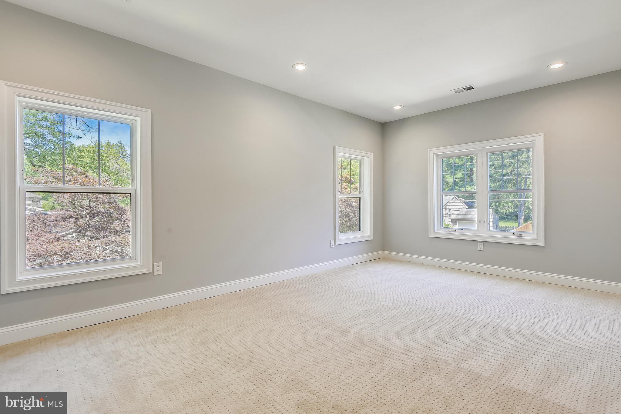 VIENNA WOODS - Residential