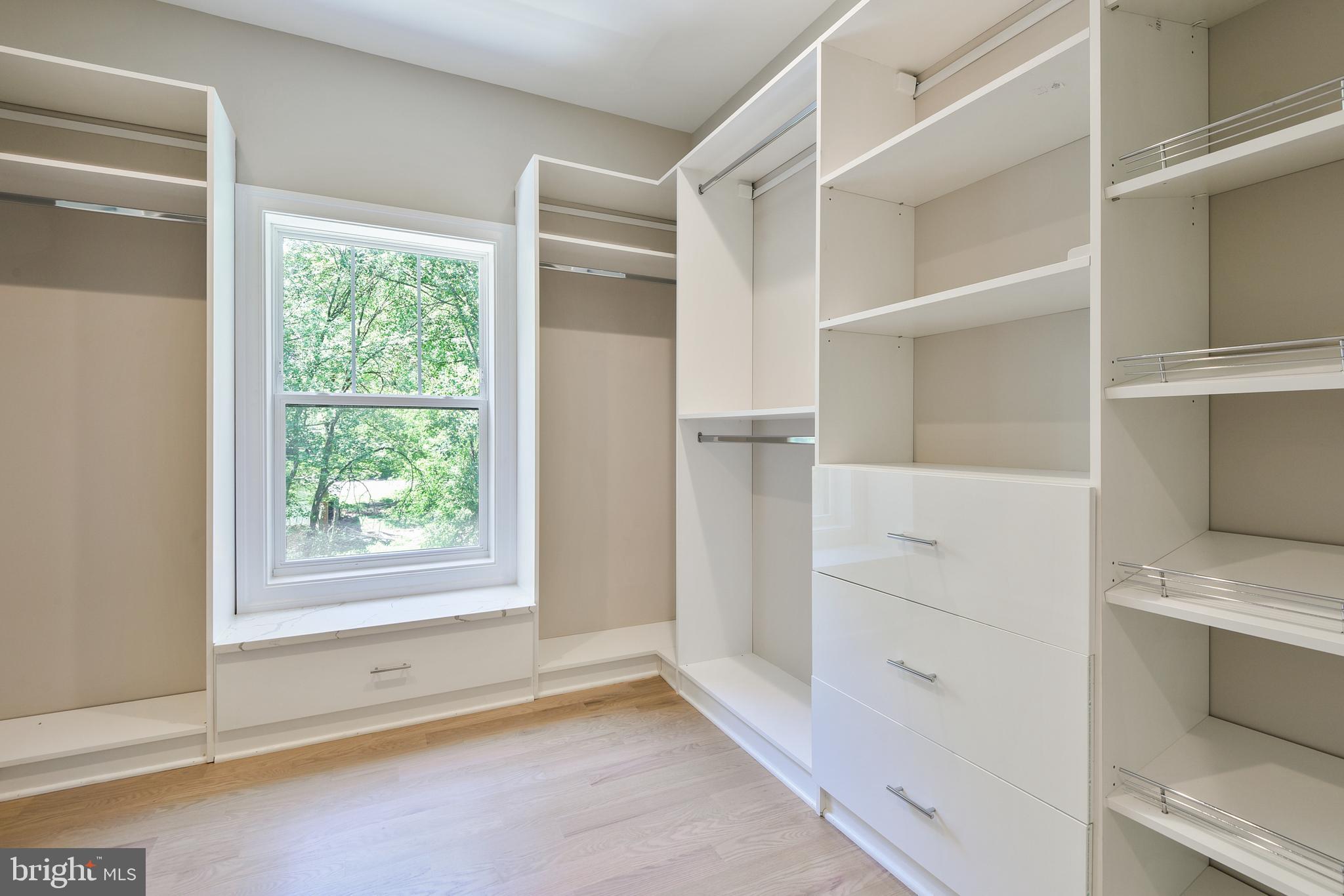 VIENNA WOODS - Residential