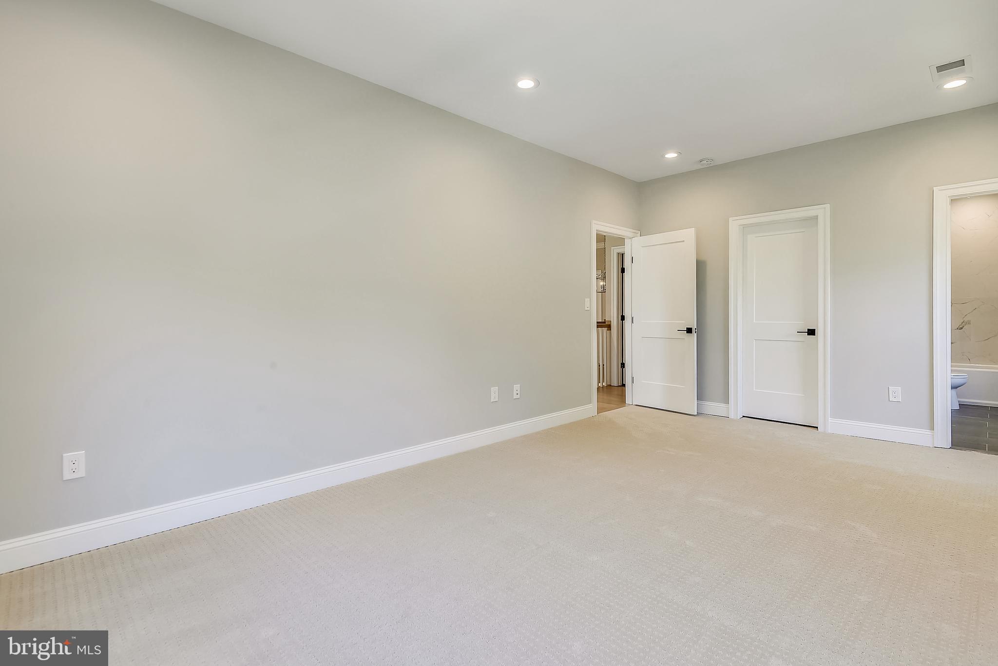 VIENNA WOODS - Residential