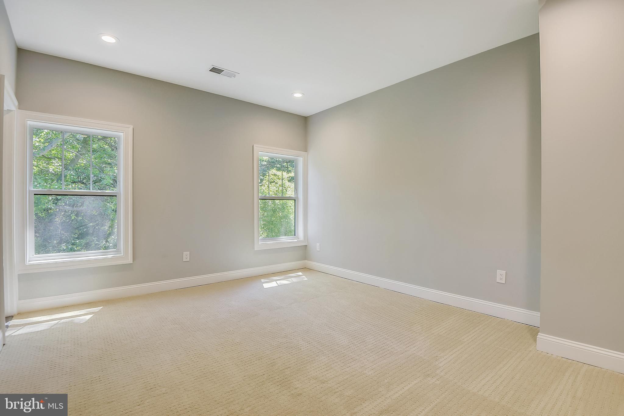 VIENNA WOODS - Residential