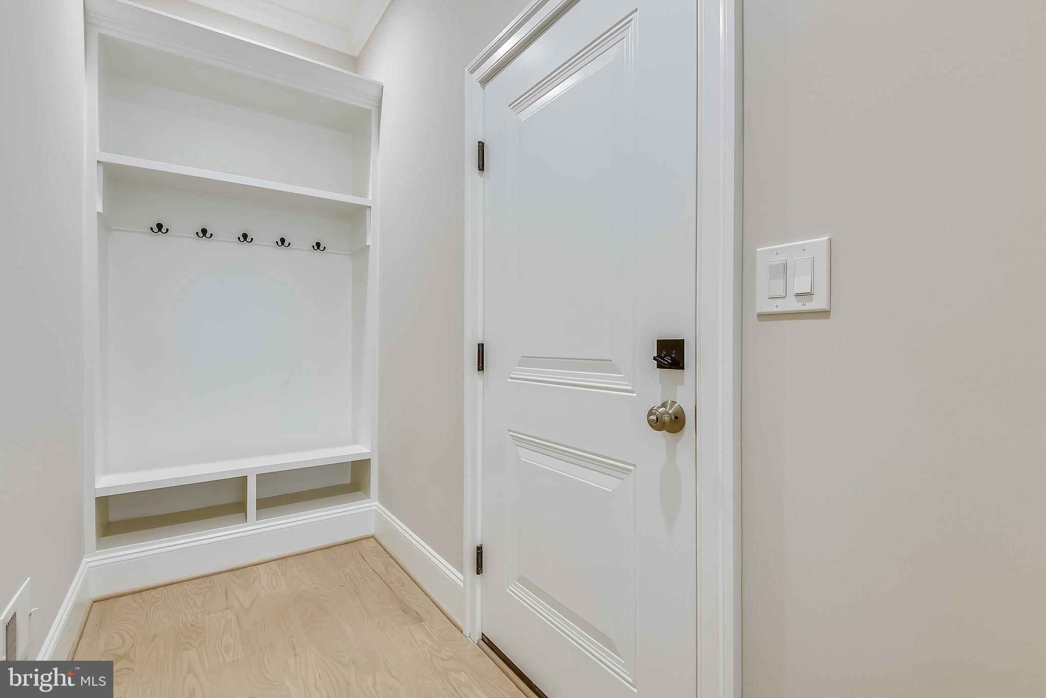 VIENNA WOODS - Residential