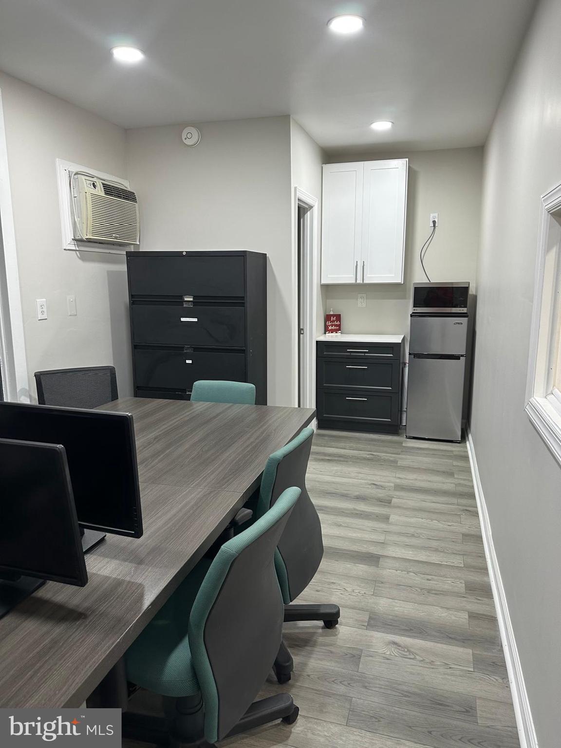 300 W KINGS HIGHWAY