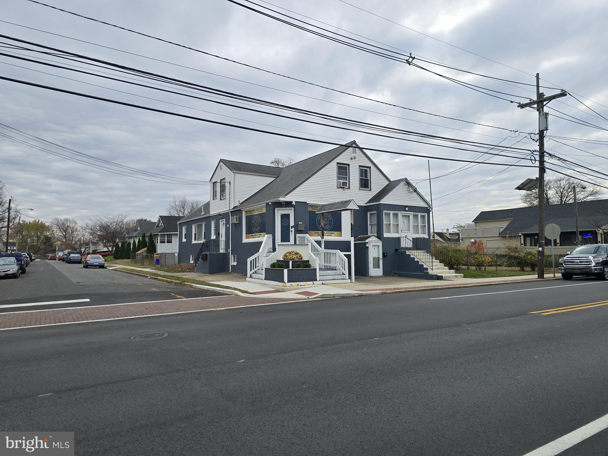 300 W KINGS HIGHWAY