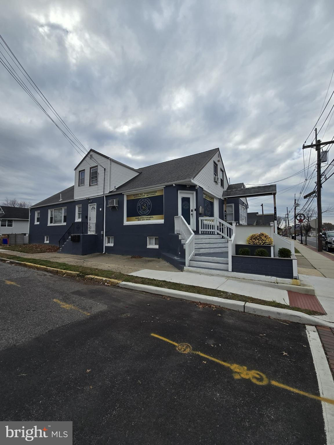 300 W KINGS HIGHWAY