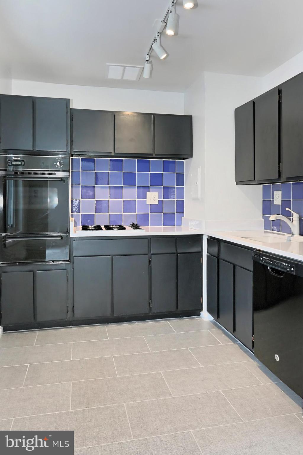 ANNANDALE GARDENS - Residential Lease