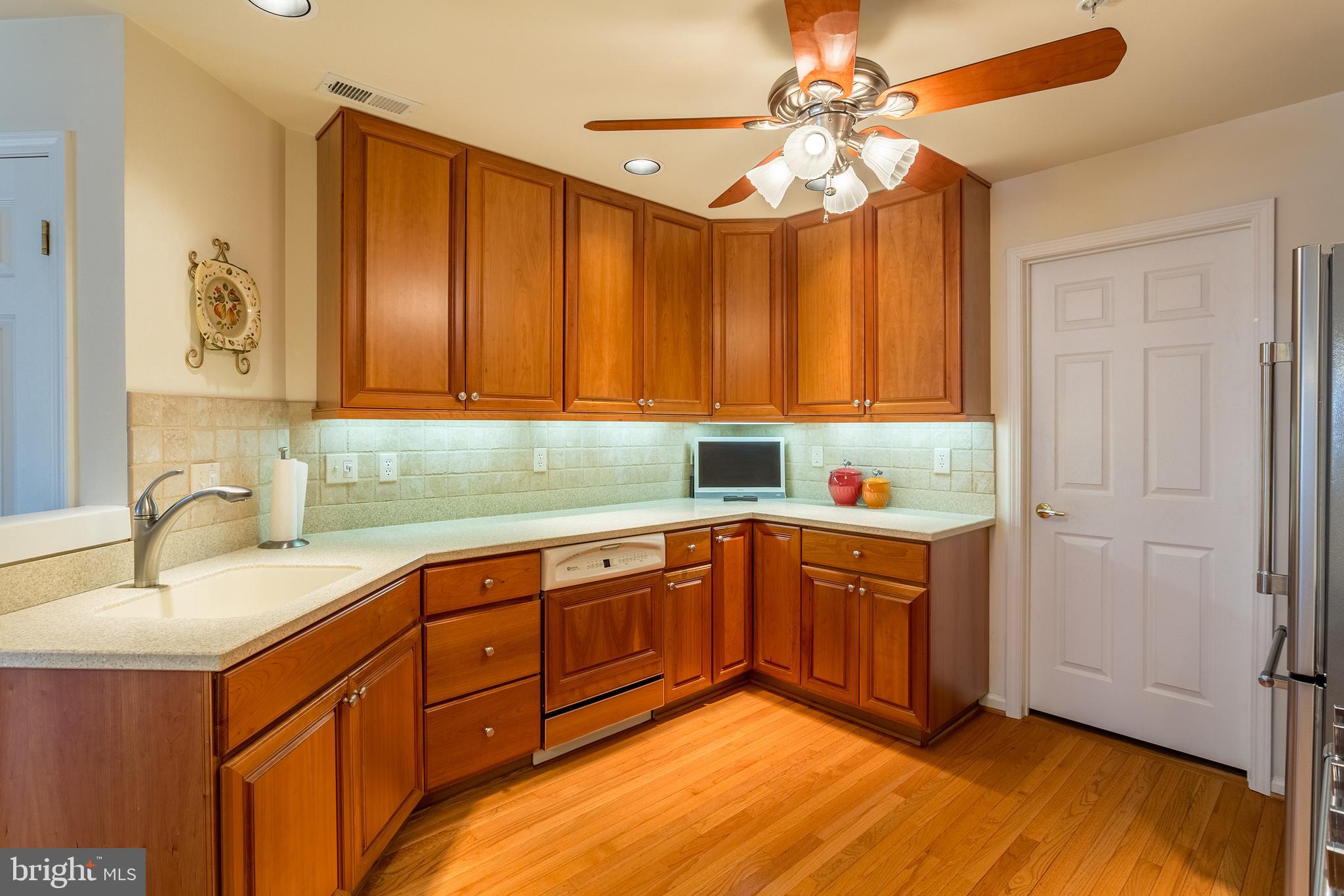 WILSHIRE HUNT - Residential