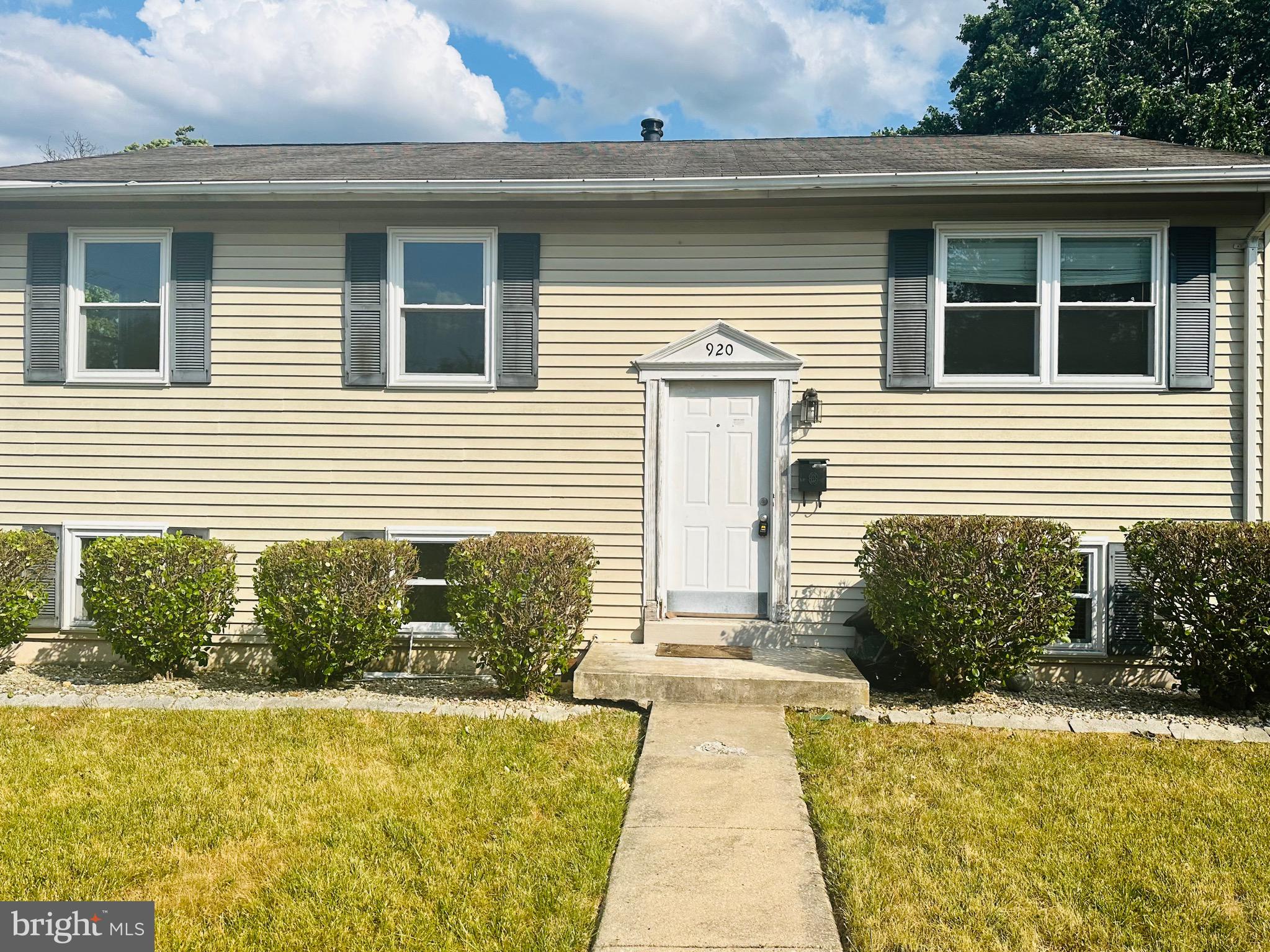 LAUREL GARDENS - Residential Lease