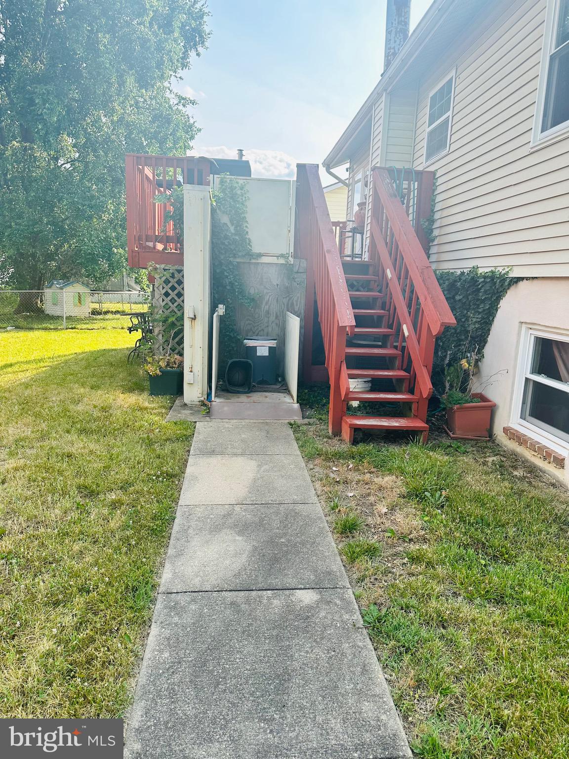 LAUREL GARDENS - Residential Lease