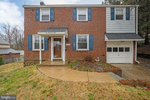 Photo of 204 Greenbriar Lane, HAVERTOWN, PA 19083 (MLS # PADE2106726)