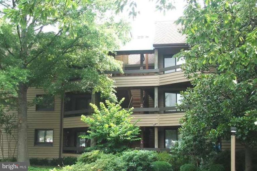 condo with magnificent water views of Annapolis and water activity.. Spacious unit with loft/bedroom for guests. Easy walk to Annapolis or call the water taxi!! Enjoy the views from deck. Pool and dock facilities .