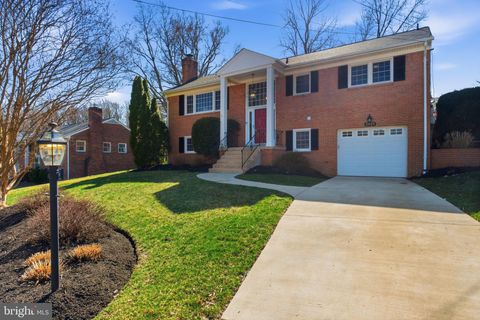 Photo of 2820 Elsmore Street, FAIRFAX, VA 22031 (MLS # VAFX2293996)